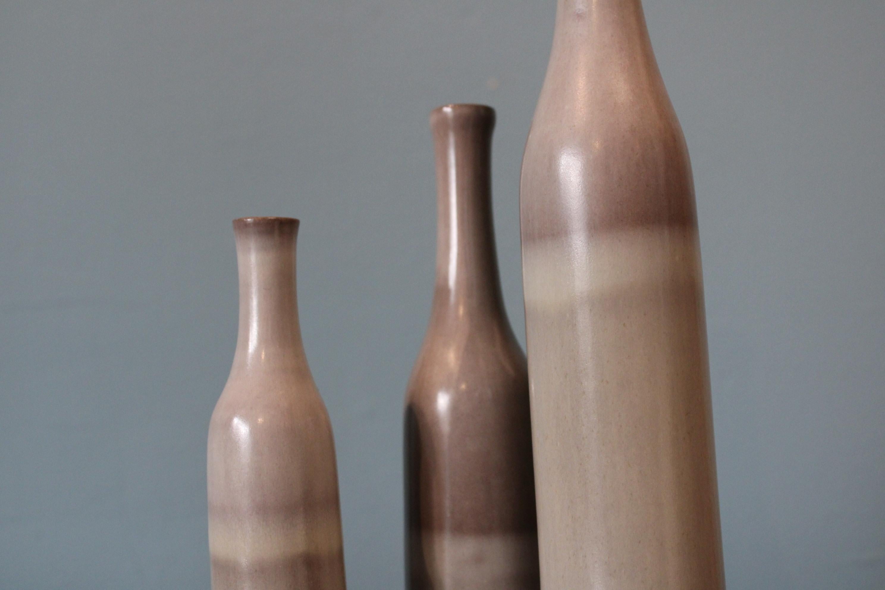 Mid-Century Modern Ensemble de 3 bouteilles en céramique Ruelland, France, datant d'environ 1970