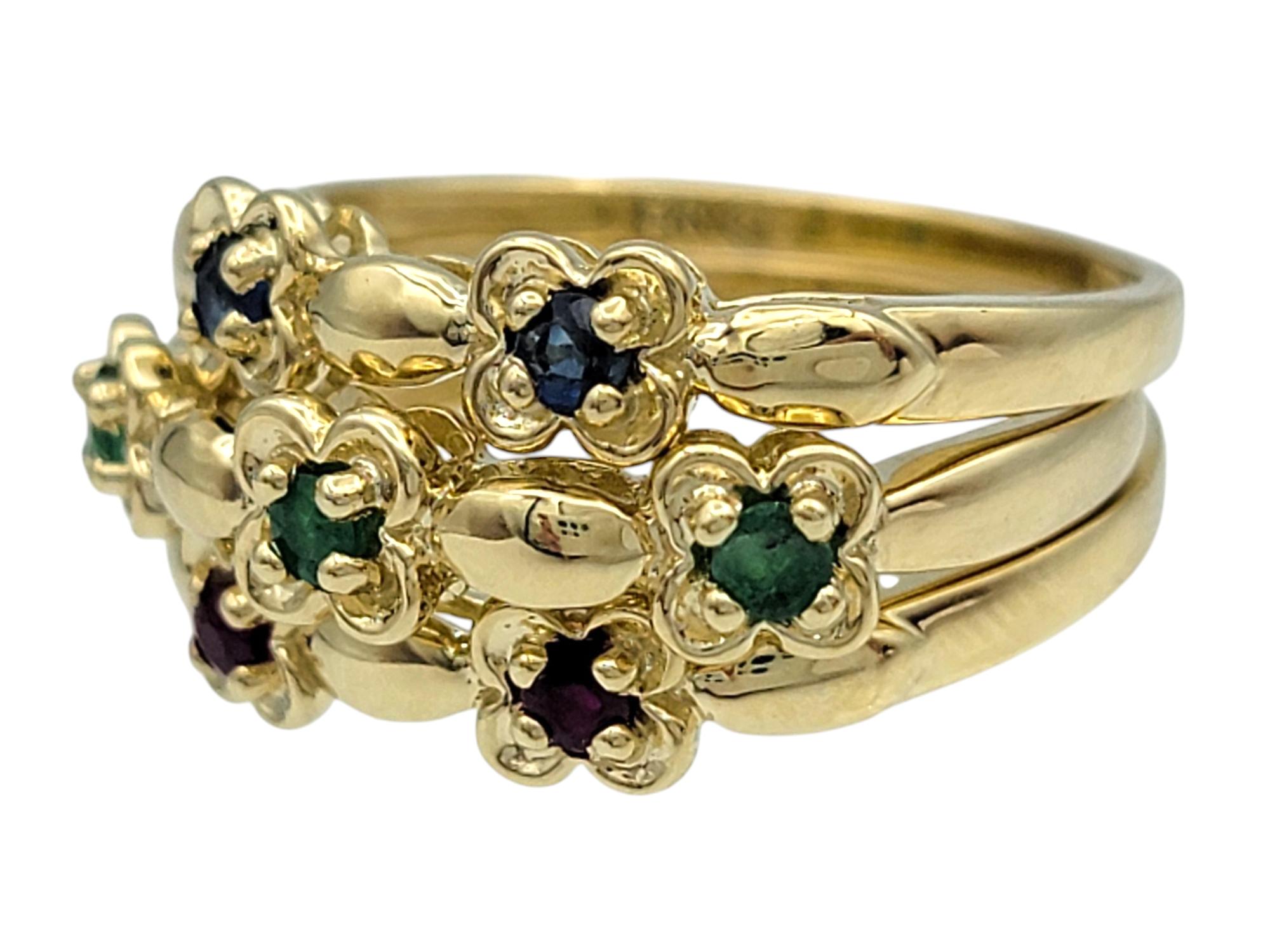 Set von 3 Saphir-, Smaragd- und Rubin-Blumen-Stapelringen aus 14 Karat Gelbgold (Rundschliff) im Angebot