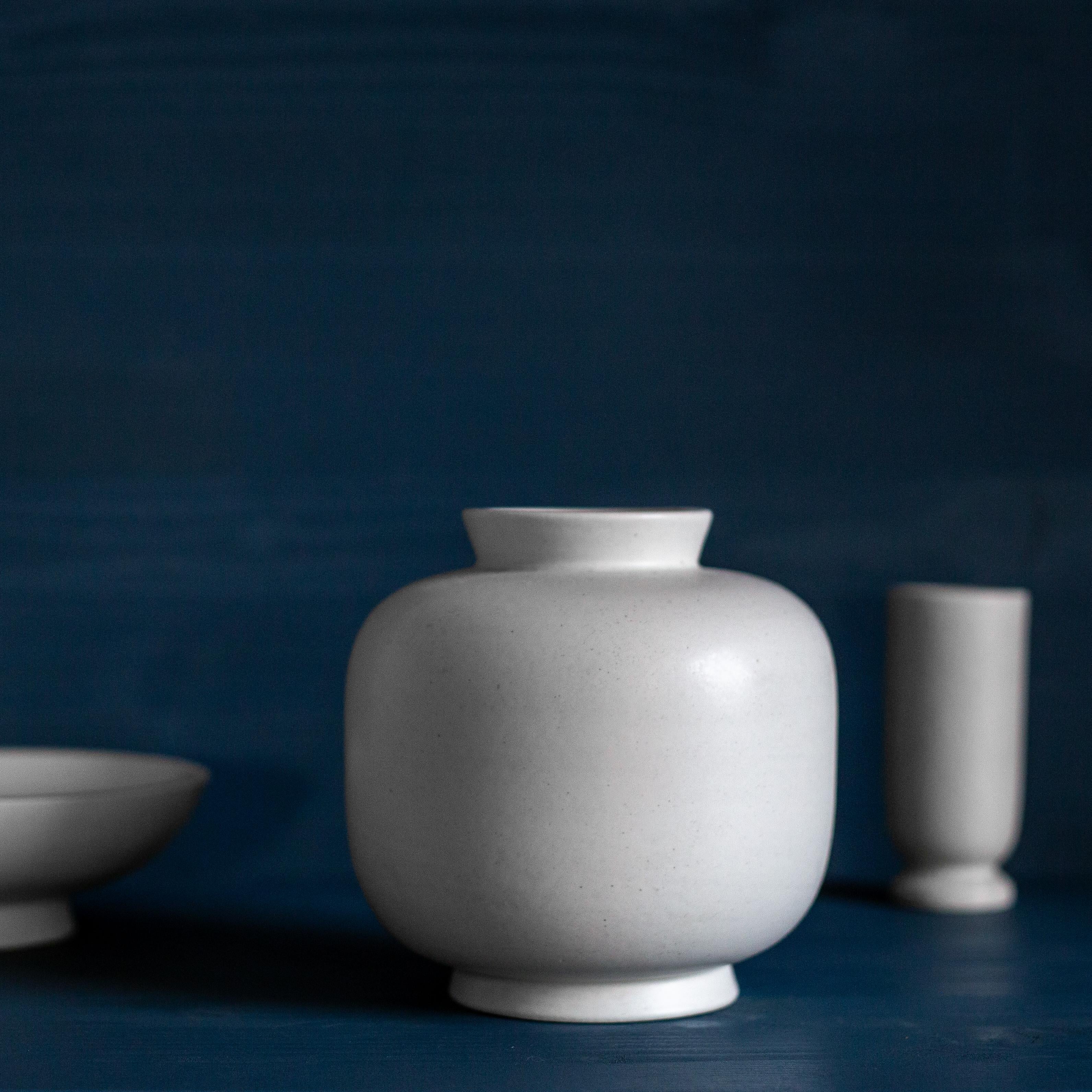 Set of 3 Scandinavian Modern 'Carrara' Vases & Bowl by Wilhelm Kåge, Gustavsberg 2