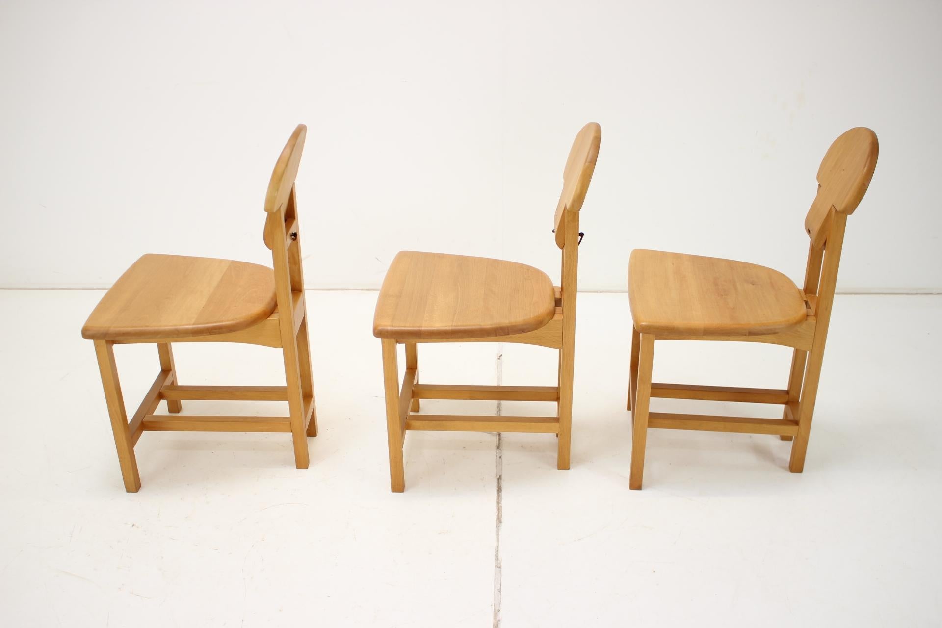 Ensemble de 3 chaises de style scandinave, Finlande, 1970 en vente 1