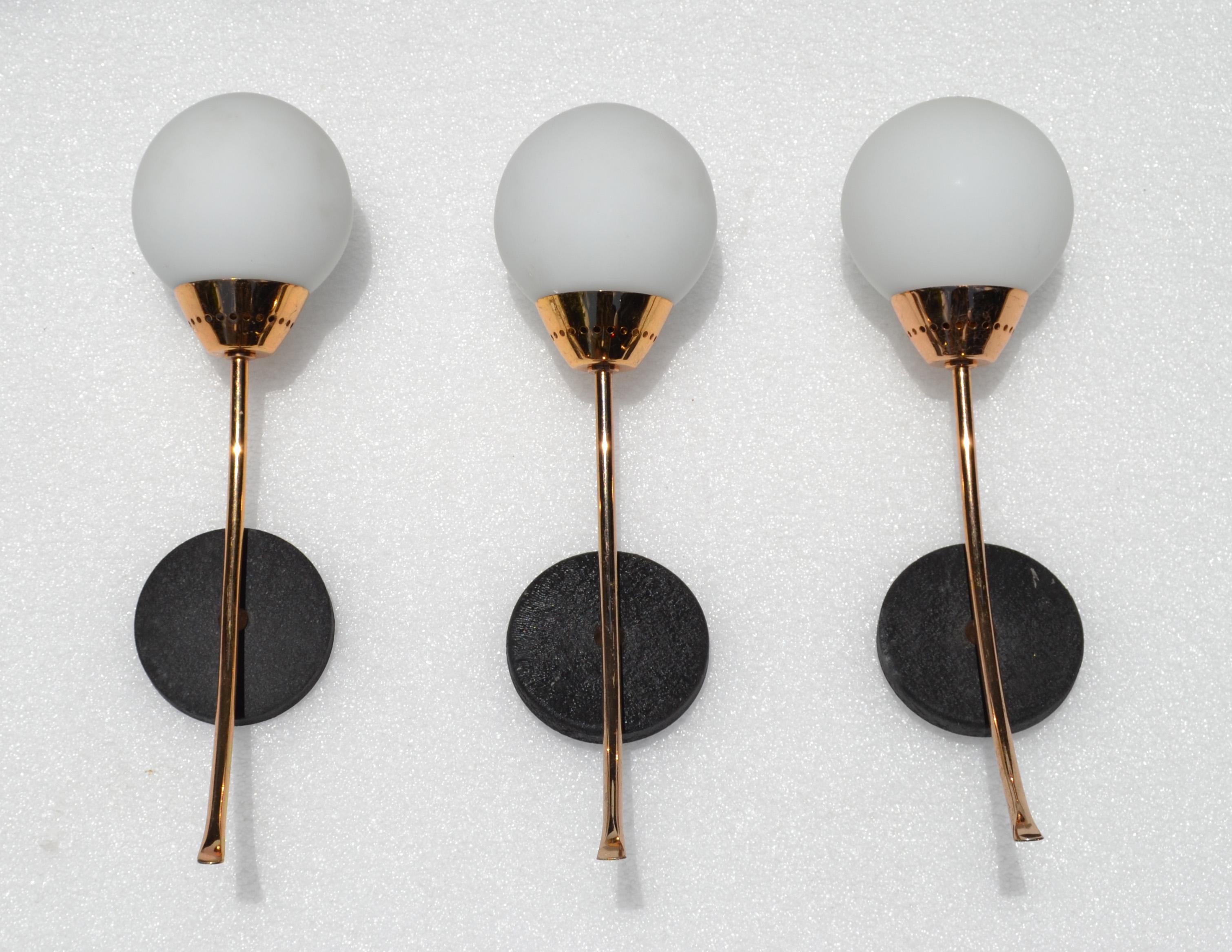 Set of 3 one light Maison Arlus brass sconces with round blown Opaline Glass globe gives a very nice light.
in working condition, takes 60 watts max bulb or LED.
Round Back Plate measure: 3.38 inches diameter. Junction box covers are available for