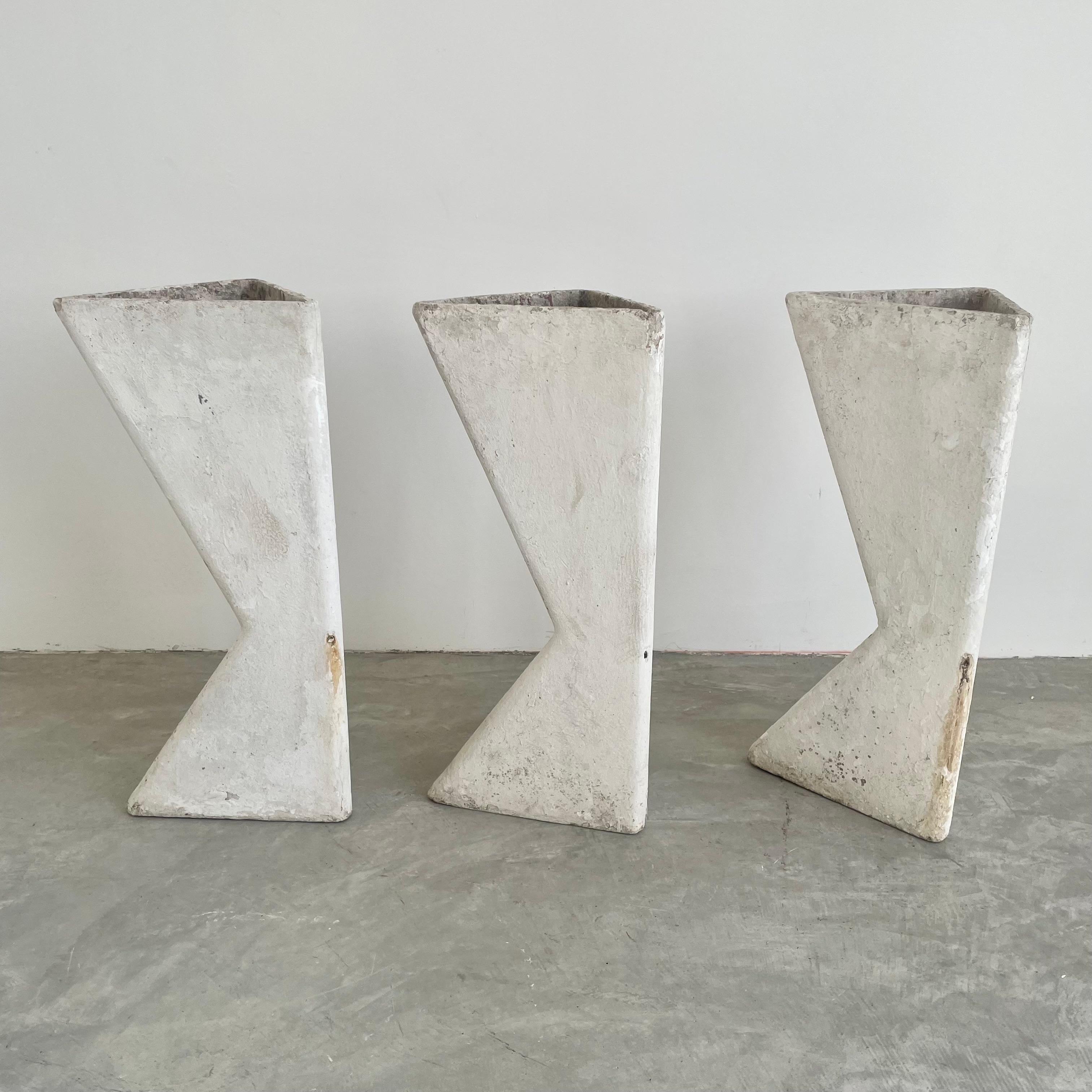 Satz von 3 skulpturalen dreieckigen Pflanzgefäßen von Willy Guhl, 1960er Jahre im Angebot 3