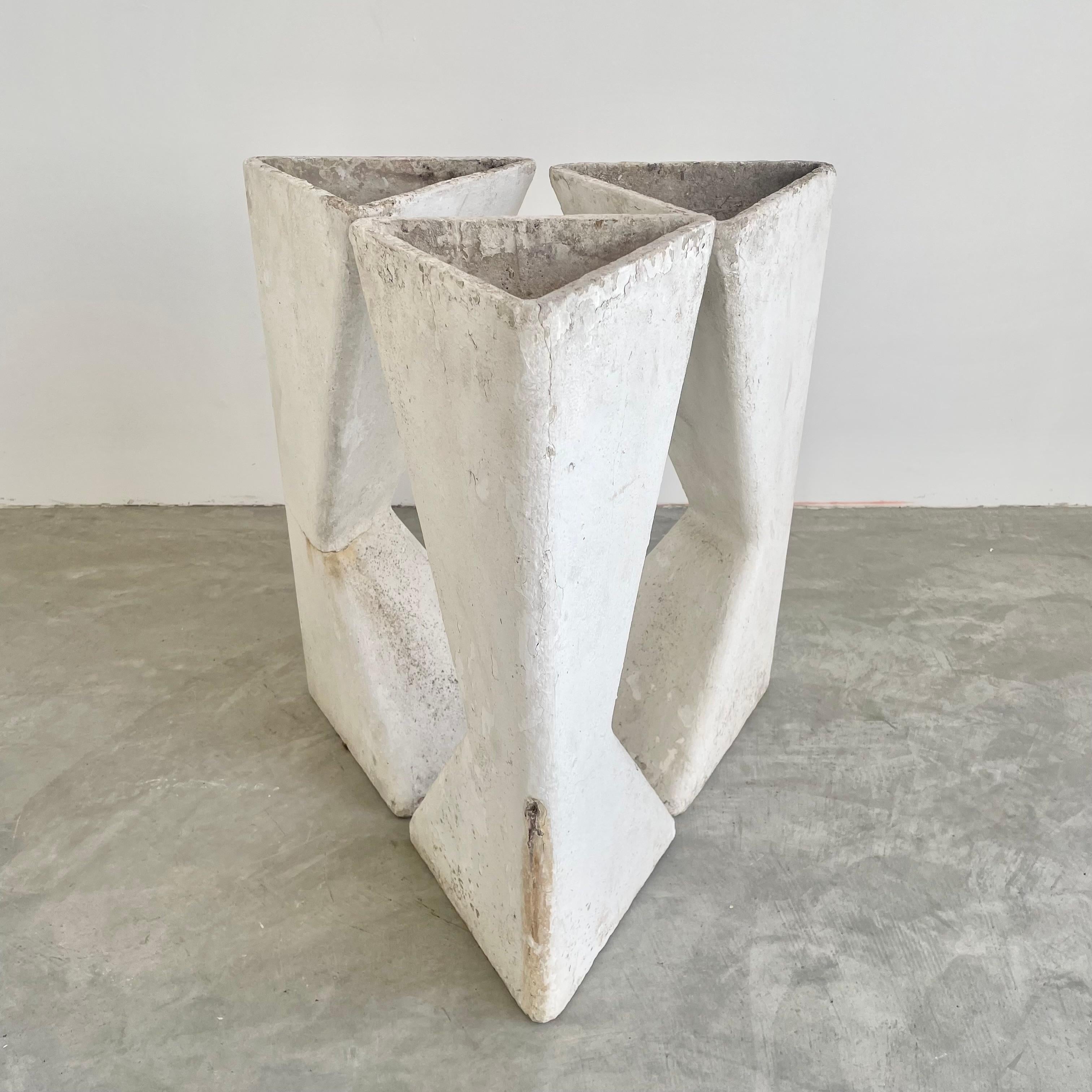 Satz von 3 skulpturalen dreieckigen Pflanzgefäßen von Willy Guhl, 1960er Jahre (Schweizerisch) im Angebot