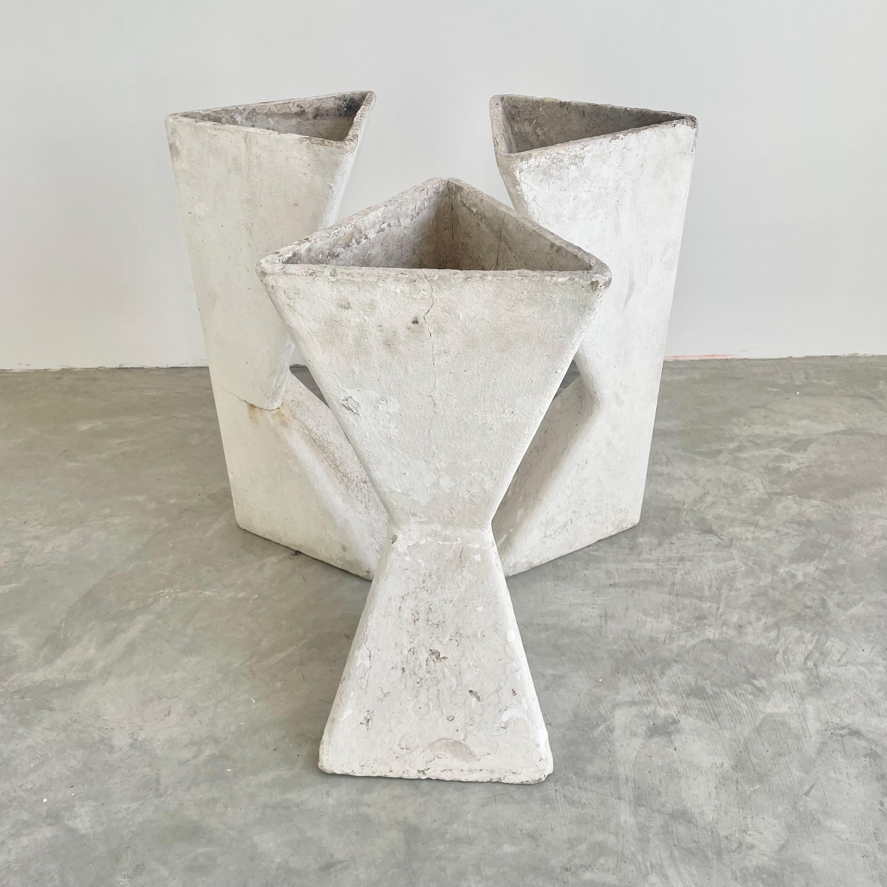 Satz von 3 skulpturalen dreieckigen Pflanzgefäßen von Willy Guhl, 1960er Jahre (Mitte des 20. Jahrhunderts) im Angebot