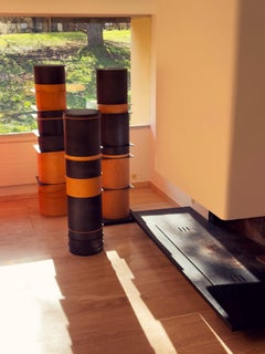 Set di 3 totem scultorei in legno, DMK Gallery, Milano