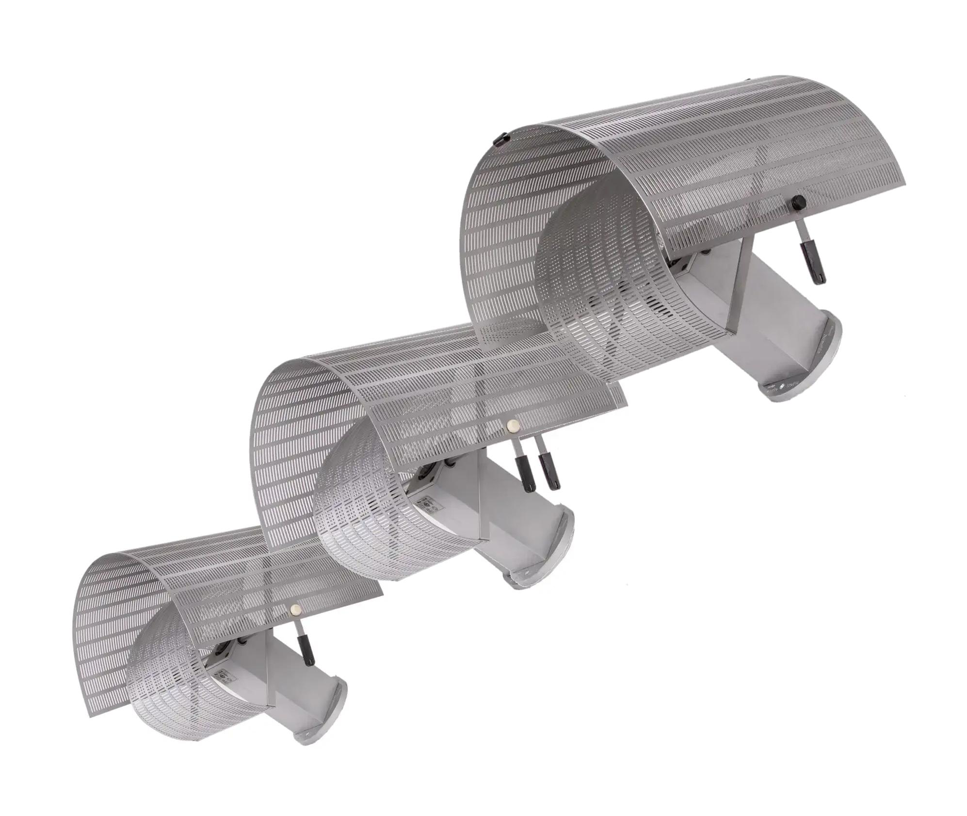 Elegant ensemble de 3 appliques Artemide Shogun Parete conçues par Mario Botta pour Artemide, Milano, Italie dans les années 1980. Marqué sur le cadre. Mario Botta est un architecte et designer suisse postmoderne, réputé pour ses formes géométriques