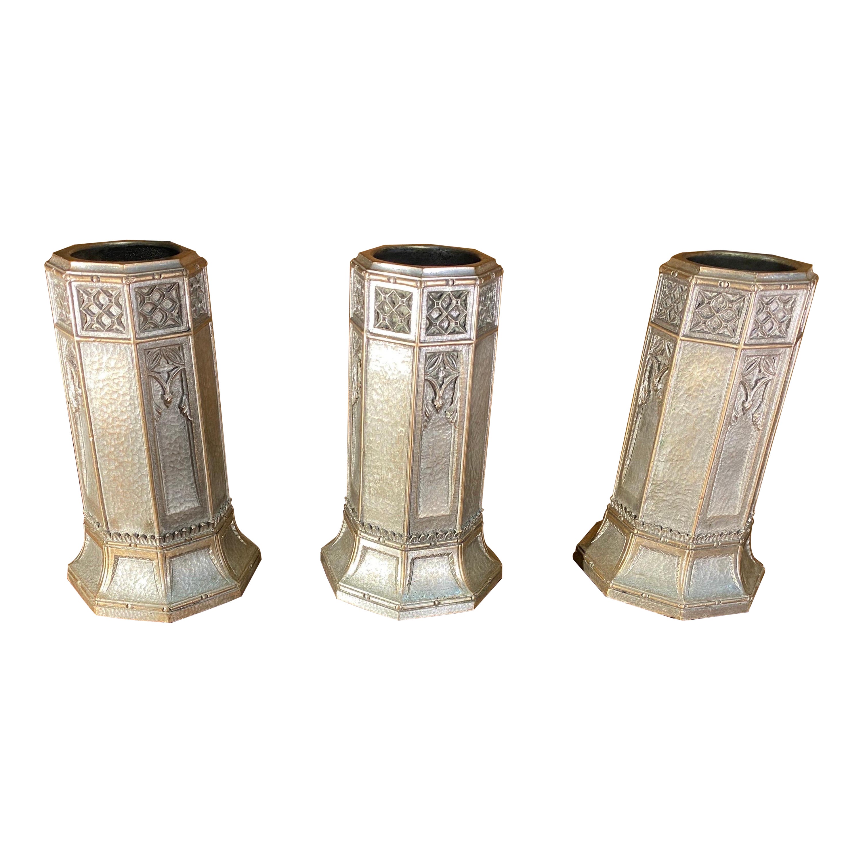 Set von 3 versilberten Bronze-Knospenvasen aus dem späten 19. bis frühen 20. Jahrhundert