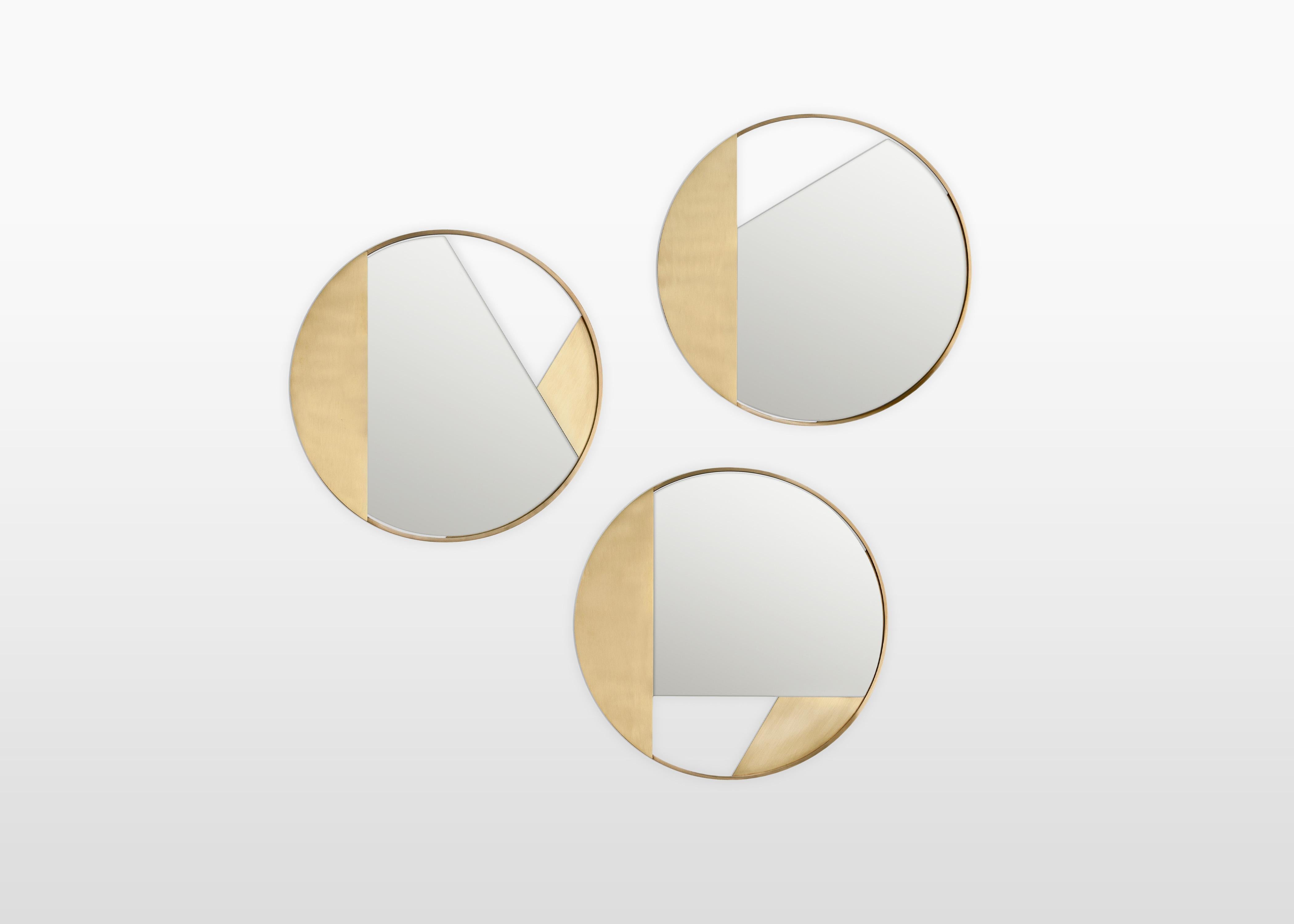 Set of 3 small brass edition mirror by Edizione Limitata
Limited Edition of 1000 pieces. Signed and numbered.
Designers: Simone Fanciullacci
Dimensions: Ø 53.5 cm
Materials: Brushed brass and mirror

Edizione Limitata, that is to say “Limited
