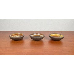 Set di 3 piccole ciotole in Studio Pottery danese di metà secolo di Lise Eder, anni '60