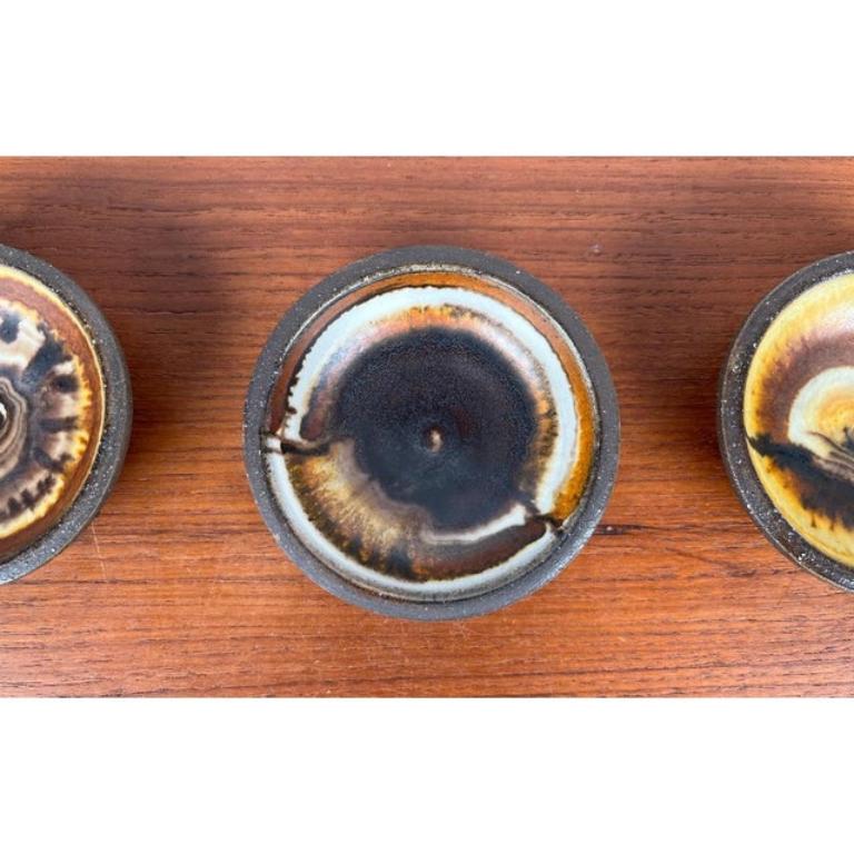 Set di 3 piccole ciotole in Studio Pottery danese di metà secolo di Lise Eder, anni '60 In condizioni ottime in vendita a Hamburg, DE