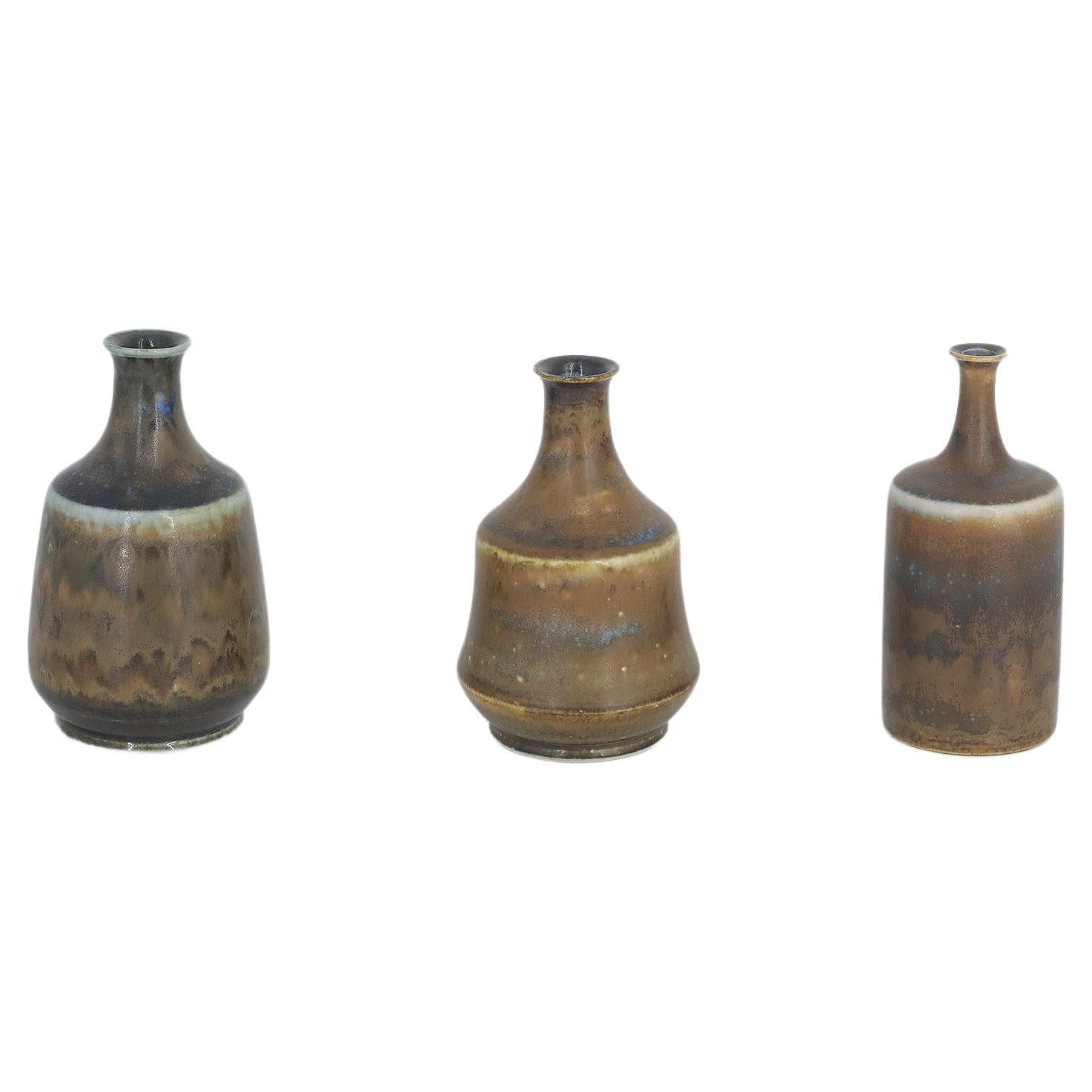Satz von 3 kleinen skandinavisch-modernen Vasen aus der Mitte des Jahrhunderts aus braunem Steingut