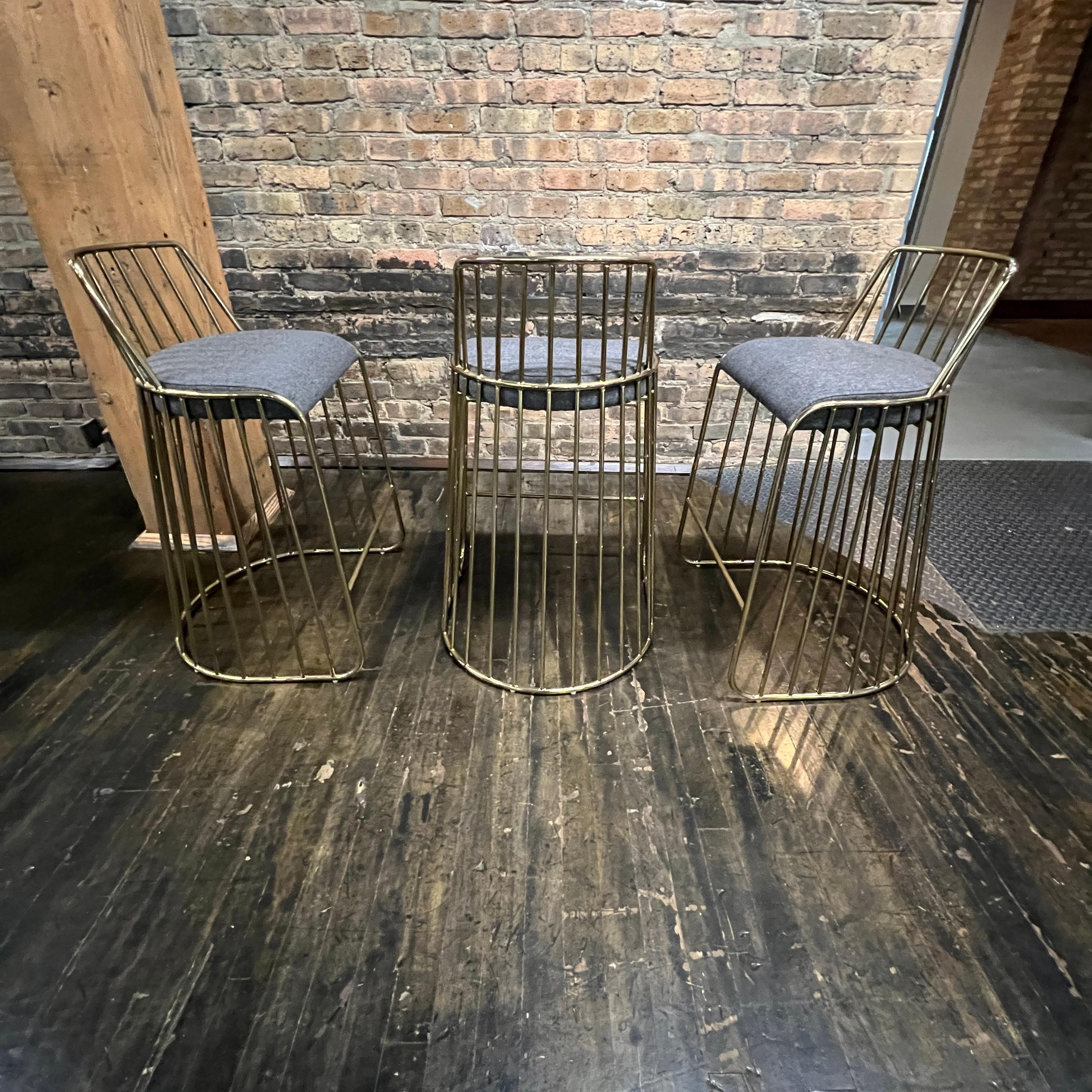 Ensemble de 3 tabourets de comptoir de mariée en laiton fumé par Reza Feiz Phase Design Bon état - En vente à Chicago, IL