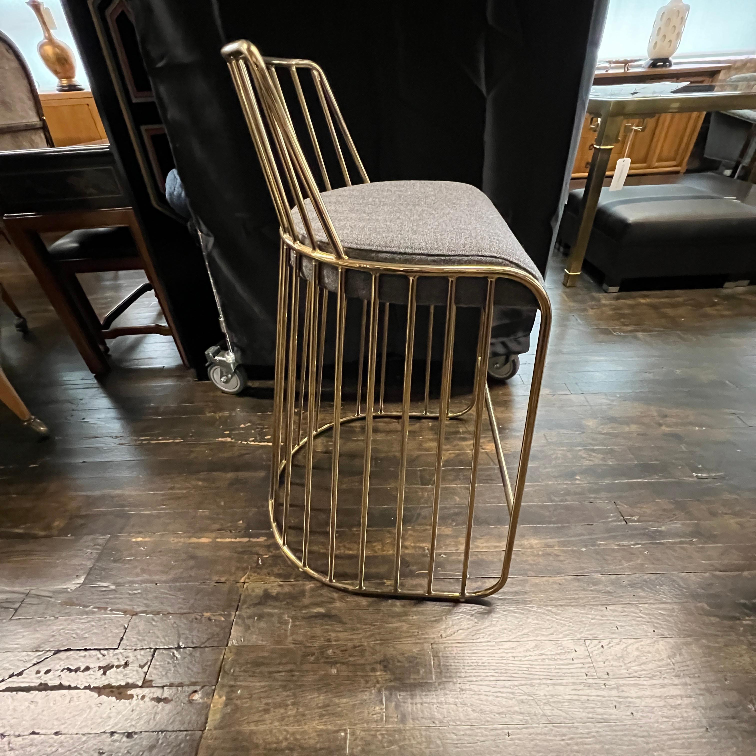 Laiton Ensemble de 3 tabourets de comptoir de mariée en laiton fumé par Reza Feiz Phase Design en vente