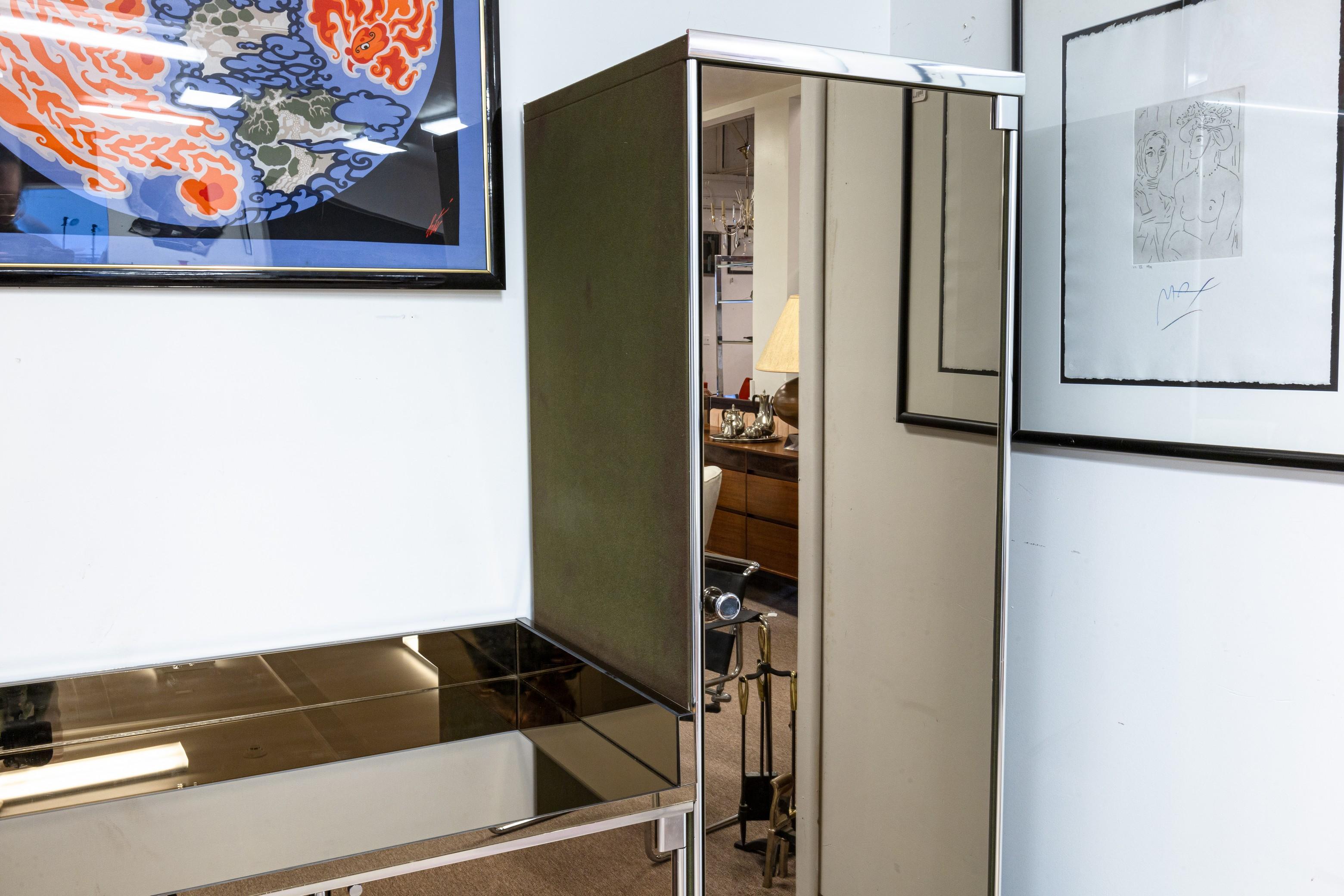 Set of 3 Smoked Mirror Chrome Cabinets by Guido Faleschini for Mariani and Pace For Sale 2