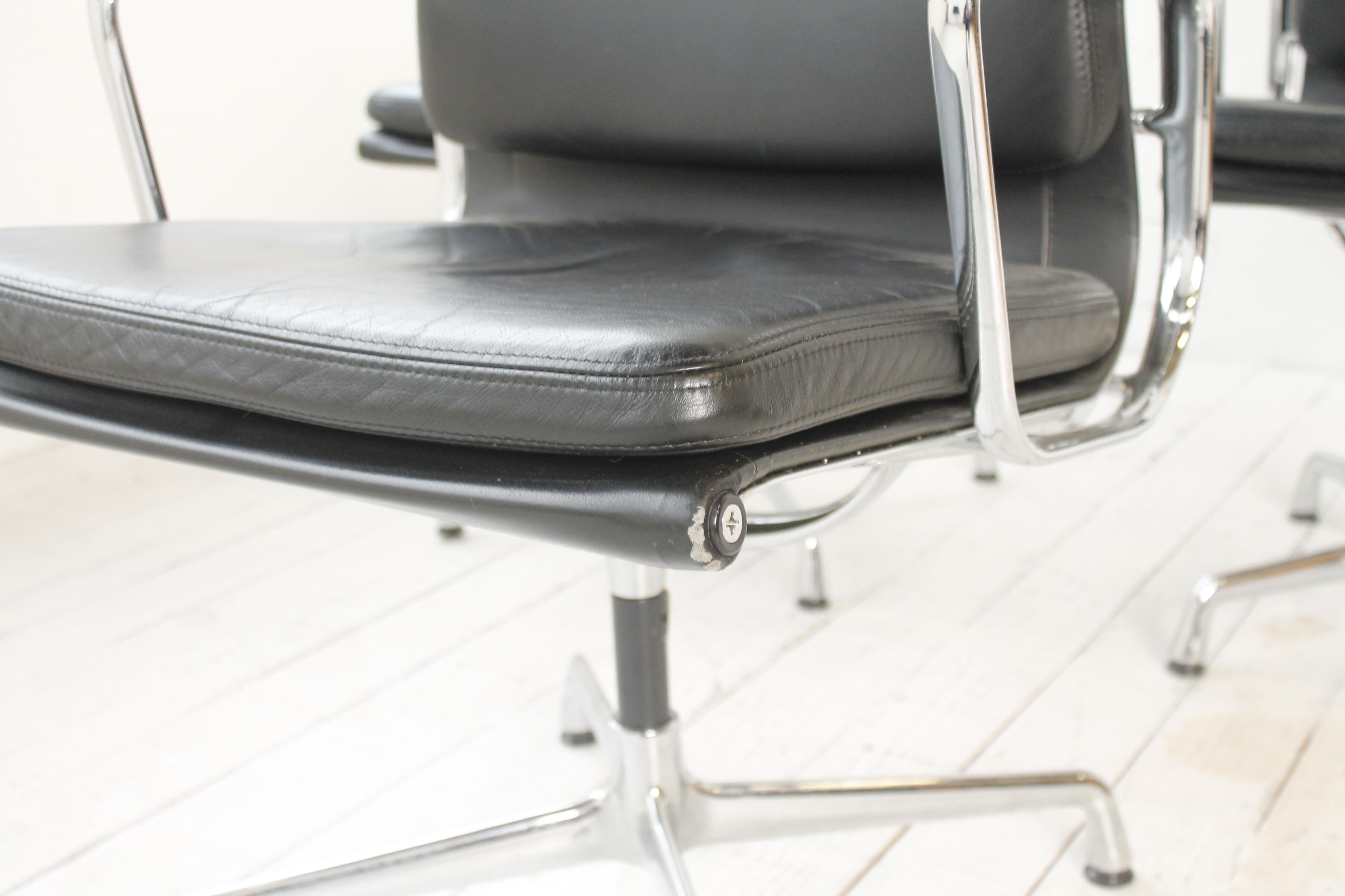 Set of 3 Soft Pad EA 207 Chairs by Charles & Ray Eames for Vitra In Good Condition For Sale In Gießen, DE
