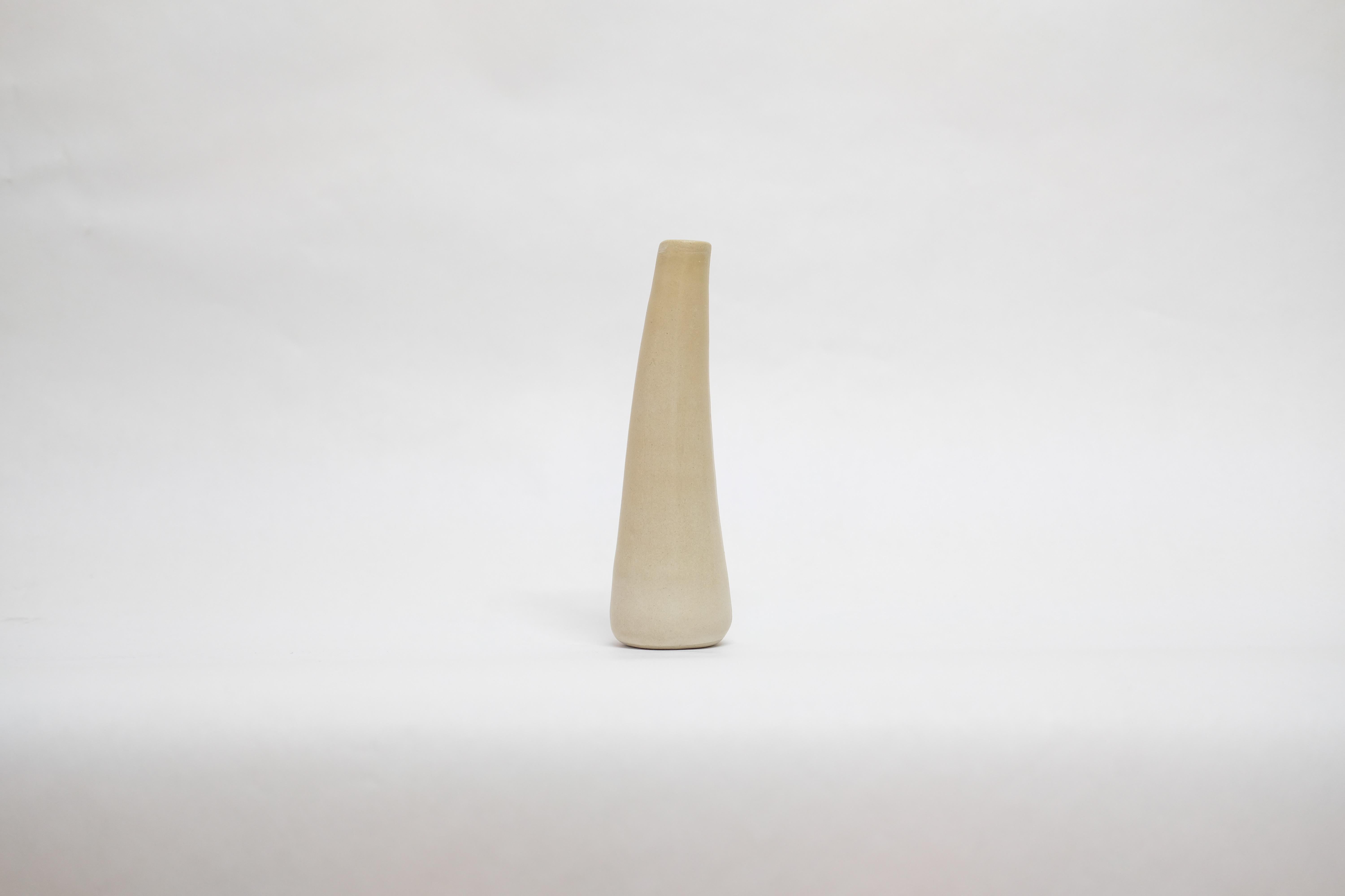 Modern Set of 3 Solitario Stoneware Vases by Camila Apaez