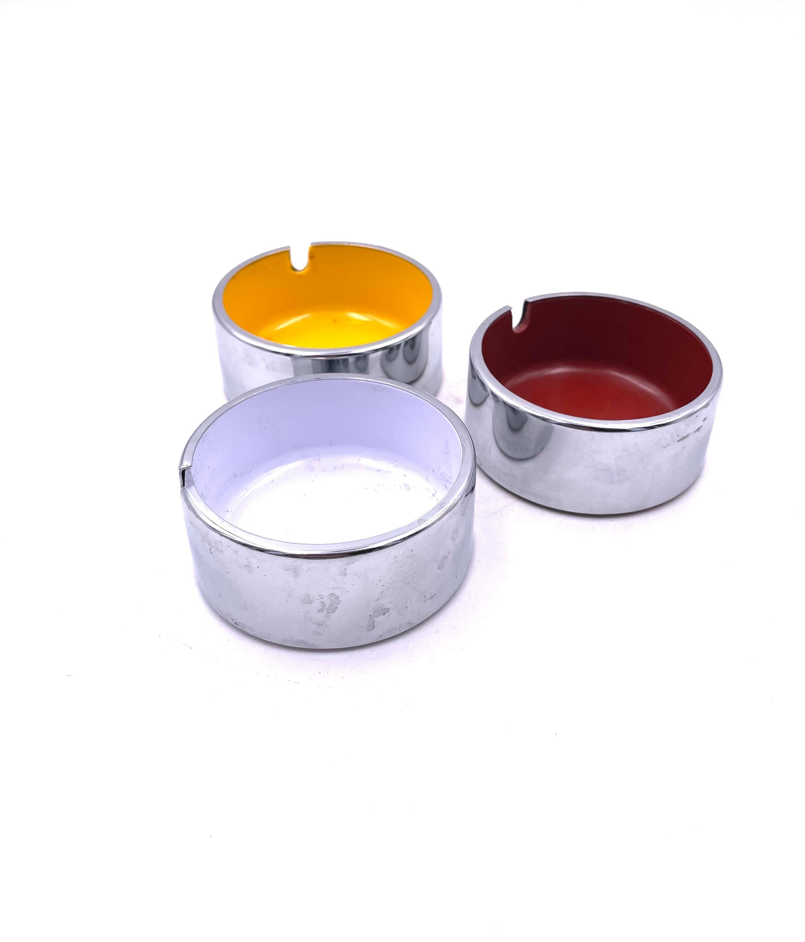 Great set of colorful ashtrays designed by Isamu Kenmochi Japan circa 1970's chrome edge and melamine.