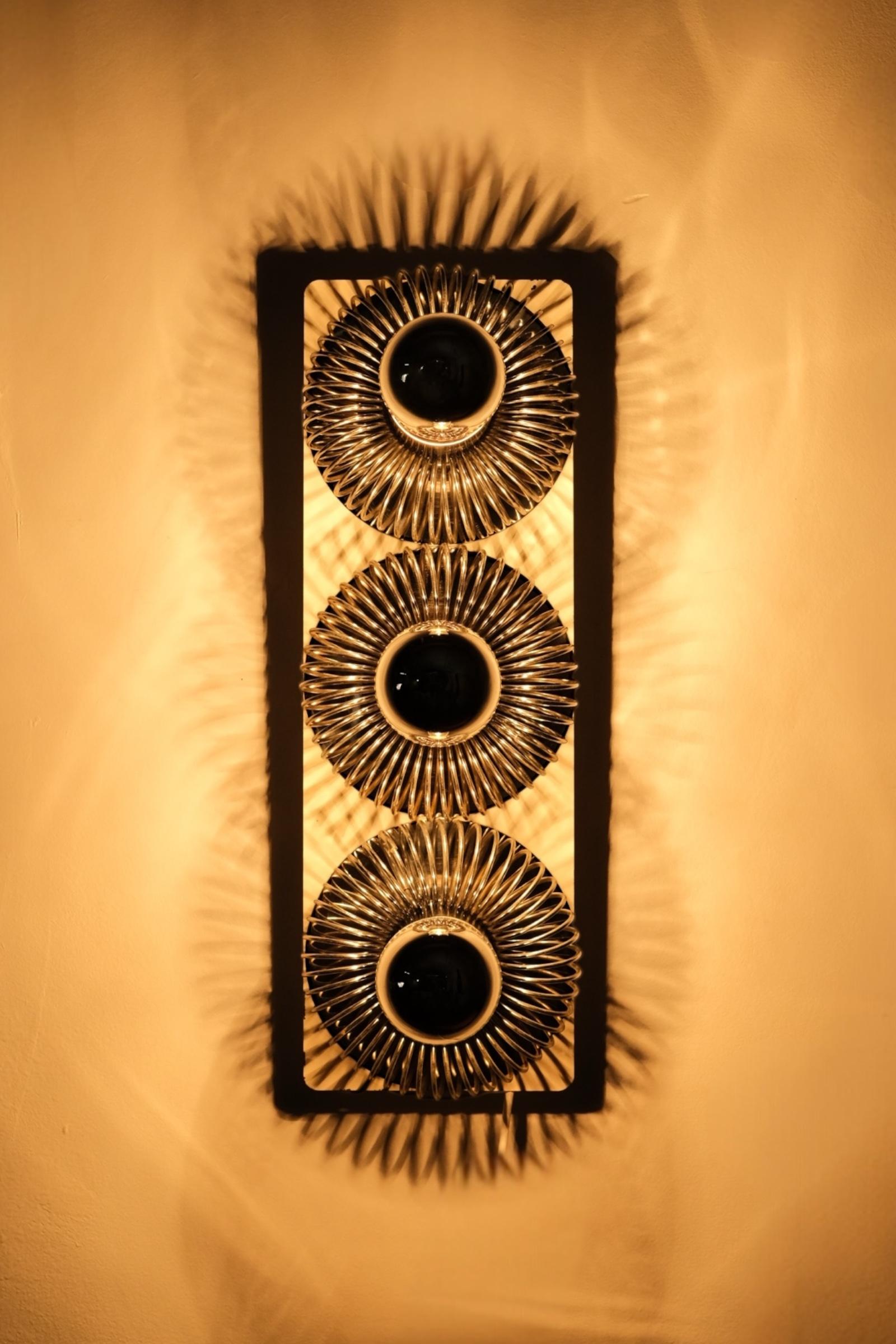 Metallo Set di 3 lampade da parete a molla di Philippe Rogier per Oxar, Francia, anni '70 in vendita