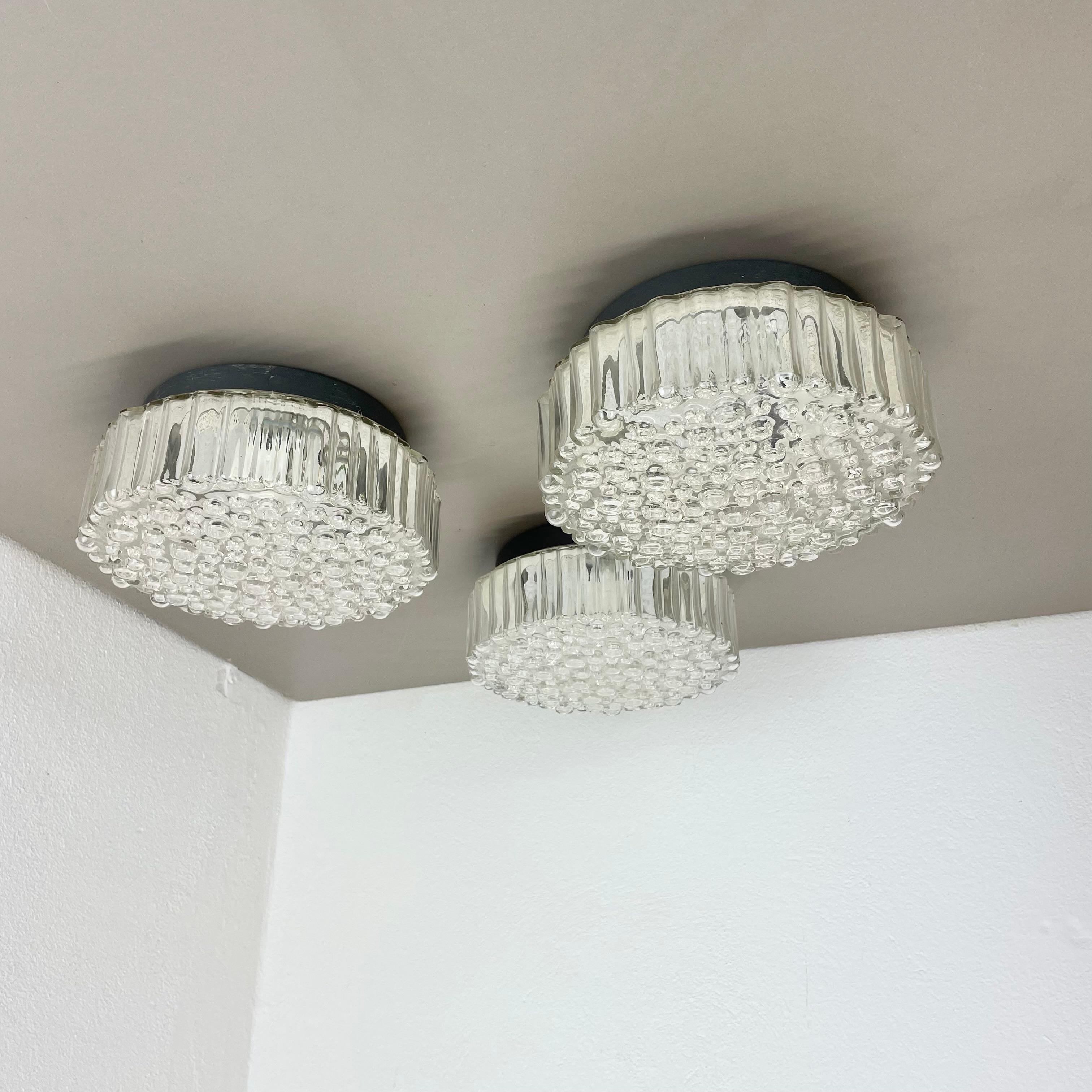 Article:

Sputnik Space Age wall light
Also useable as ceiling light


Origin:

Germany



Age:

1970s



Description:


This super rare Space Age 