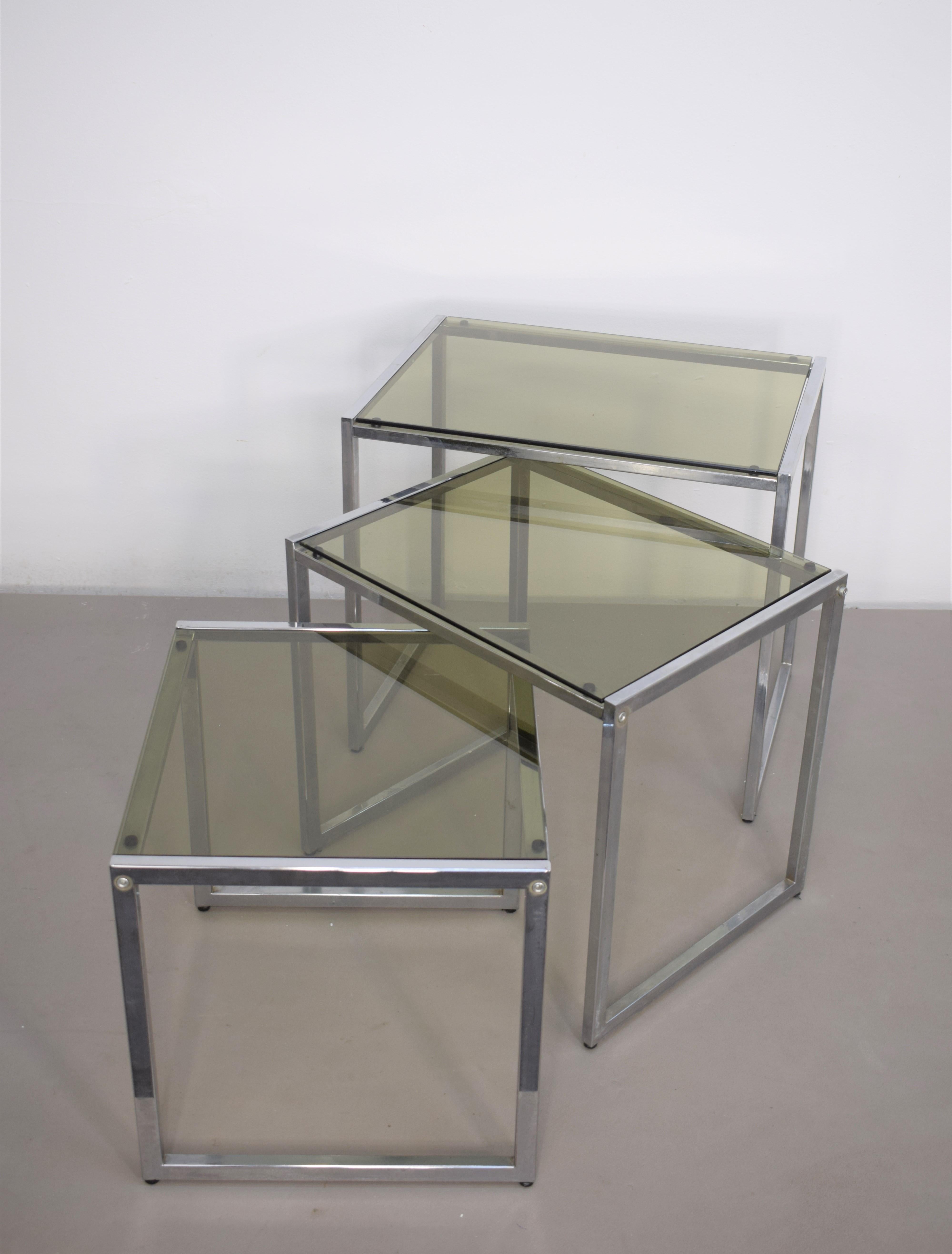 Italian Set of 3 stackable coffee tables, 1970s For Sale
