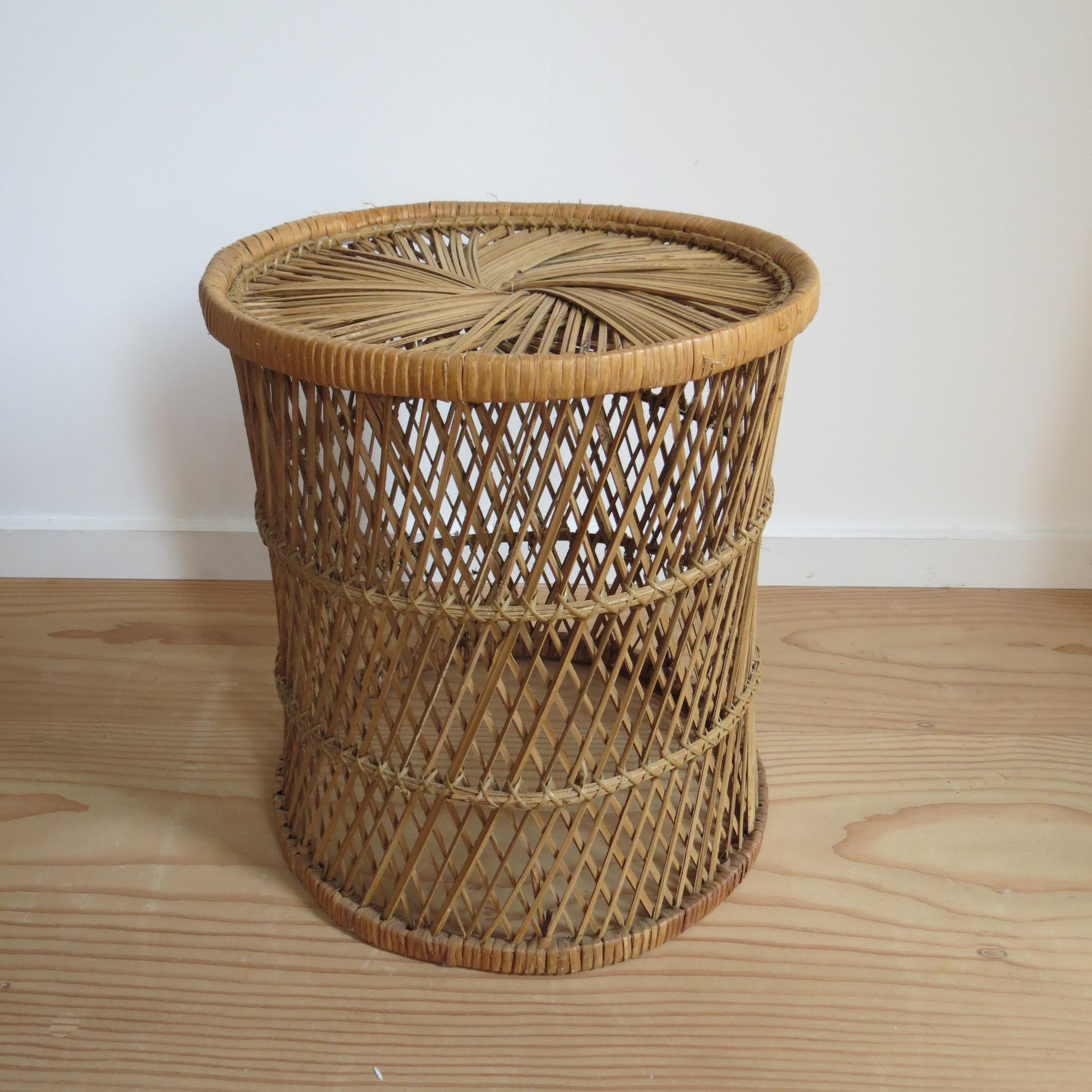 Set of 3 stacking Rattan round tables 1970s tables For Sale 5