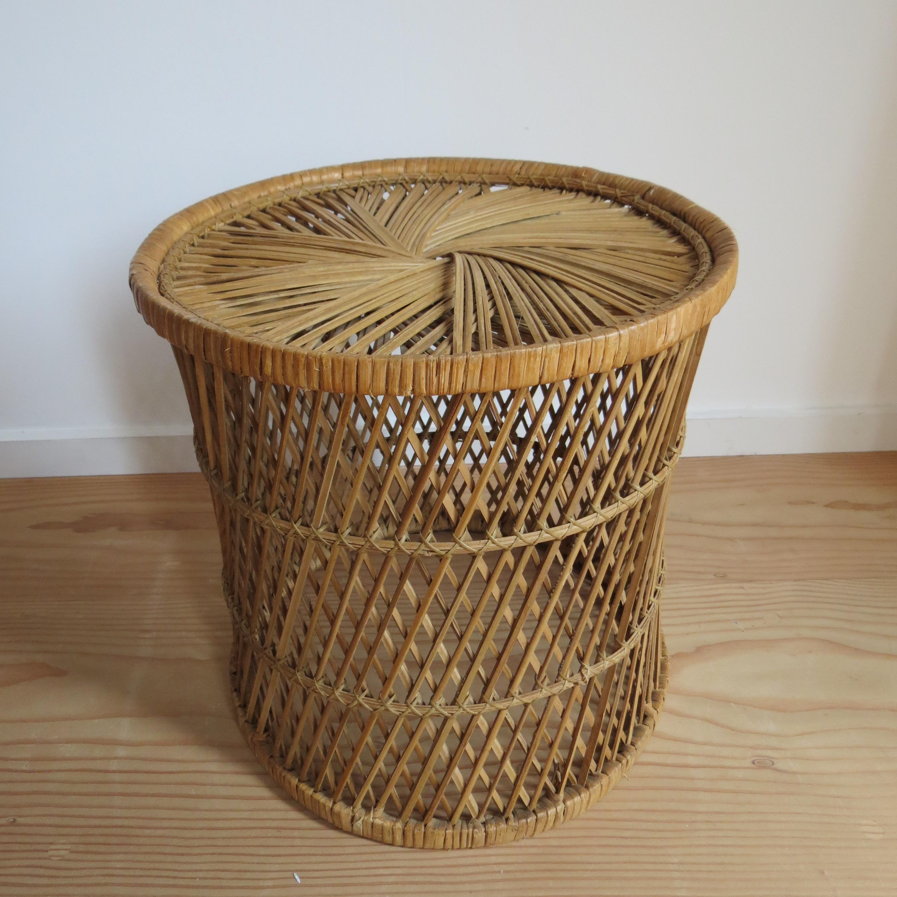 Set of 3 stacking Rattan round tables 1970s tables For Sale 6