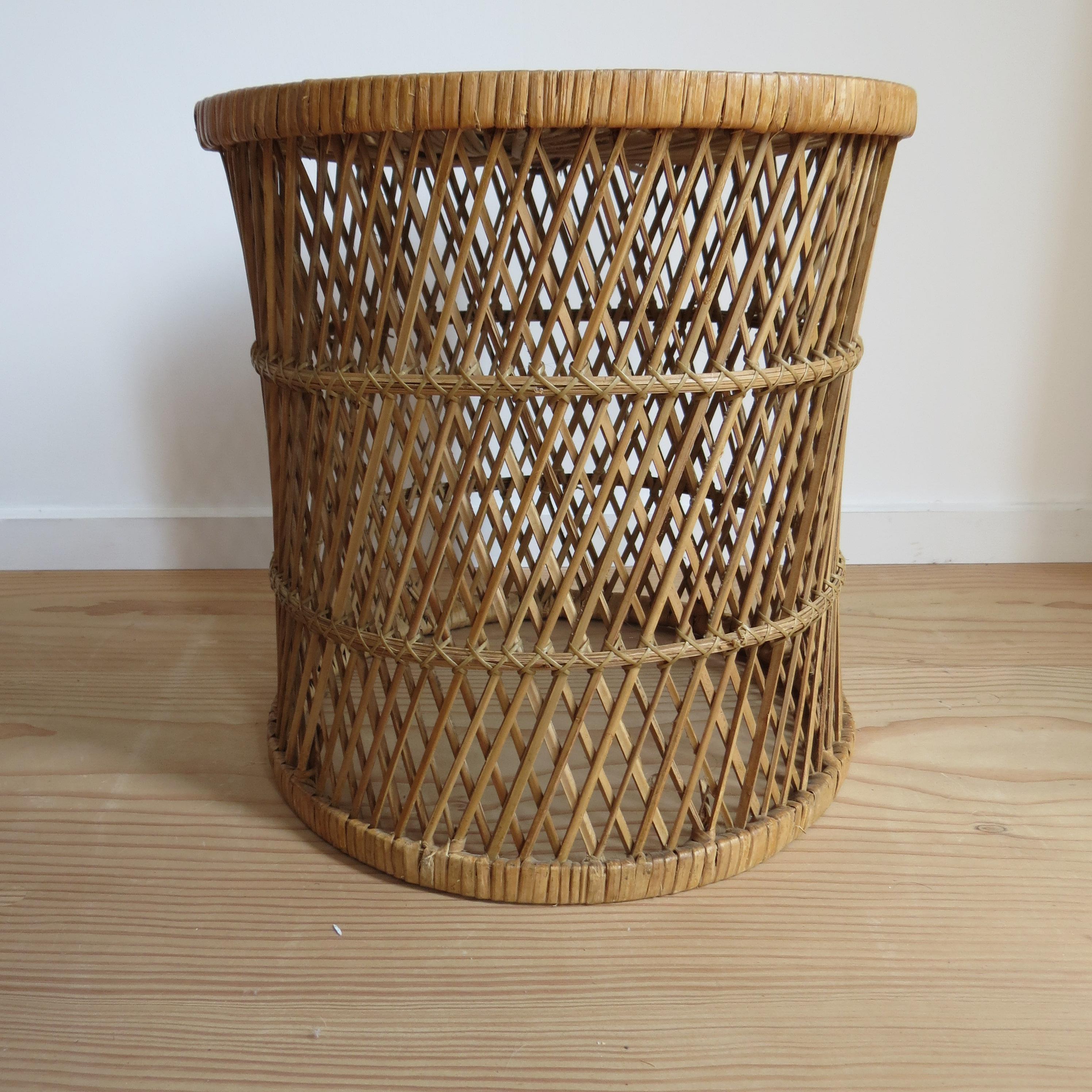 Set of 3 stacking Rattan round tables 1970s tables For Sale 7