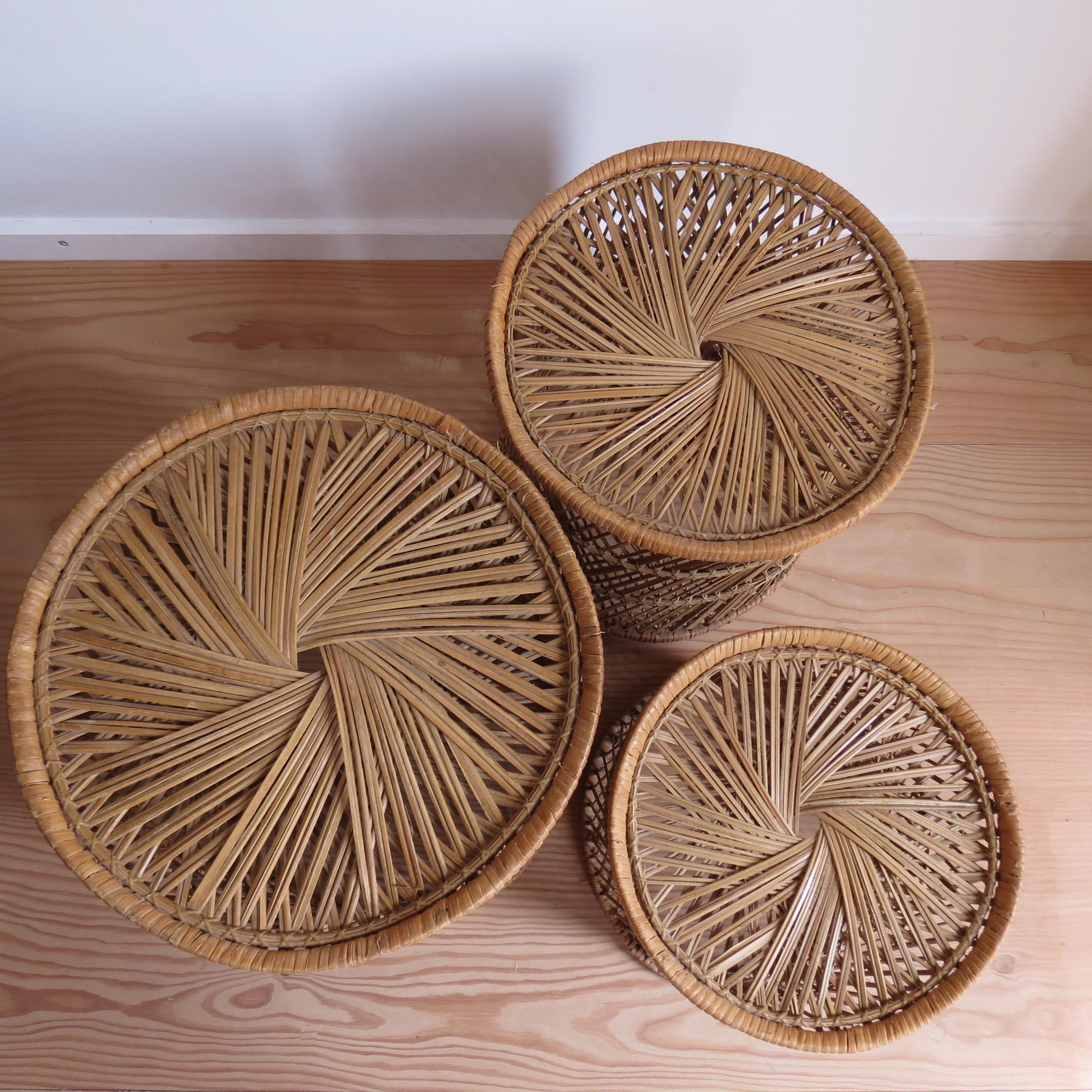 Set of 3 stacking Rattan round tables 1970s tables For Sale 1