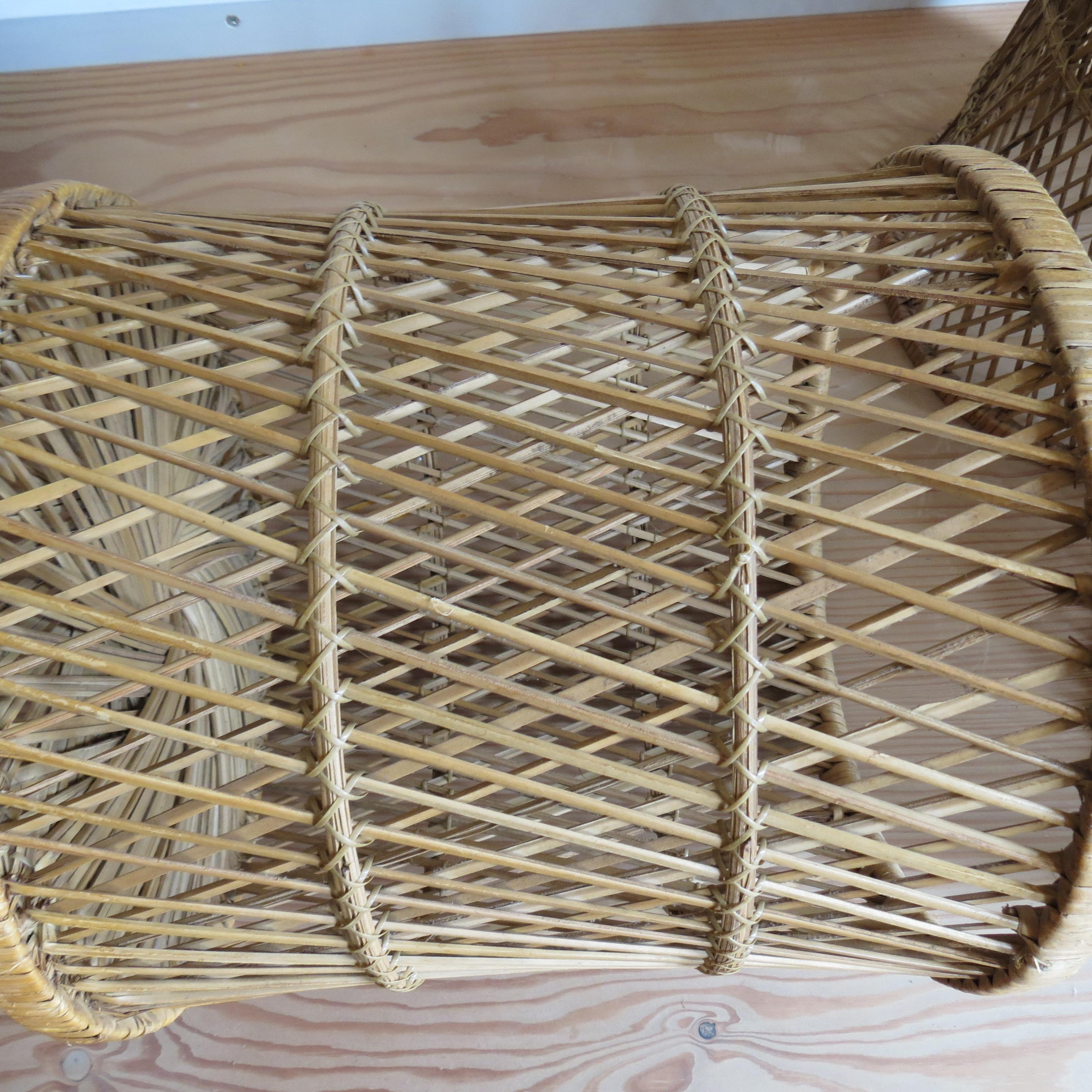 Set of 3 stacking Rattan round tables 1970s tables For Sale 3