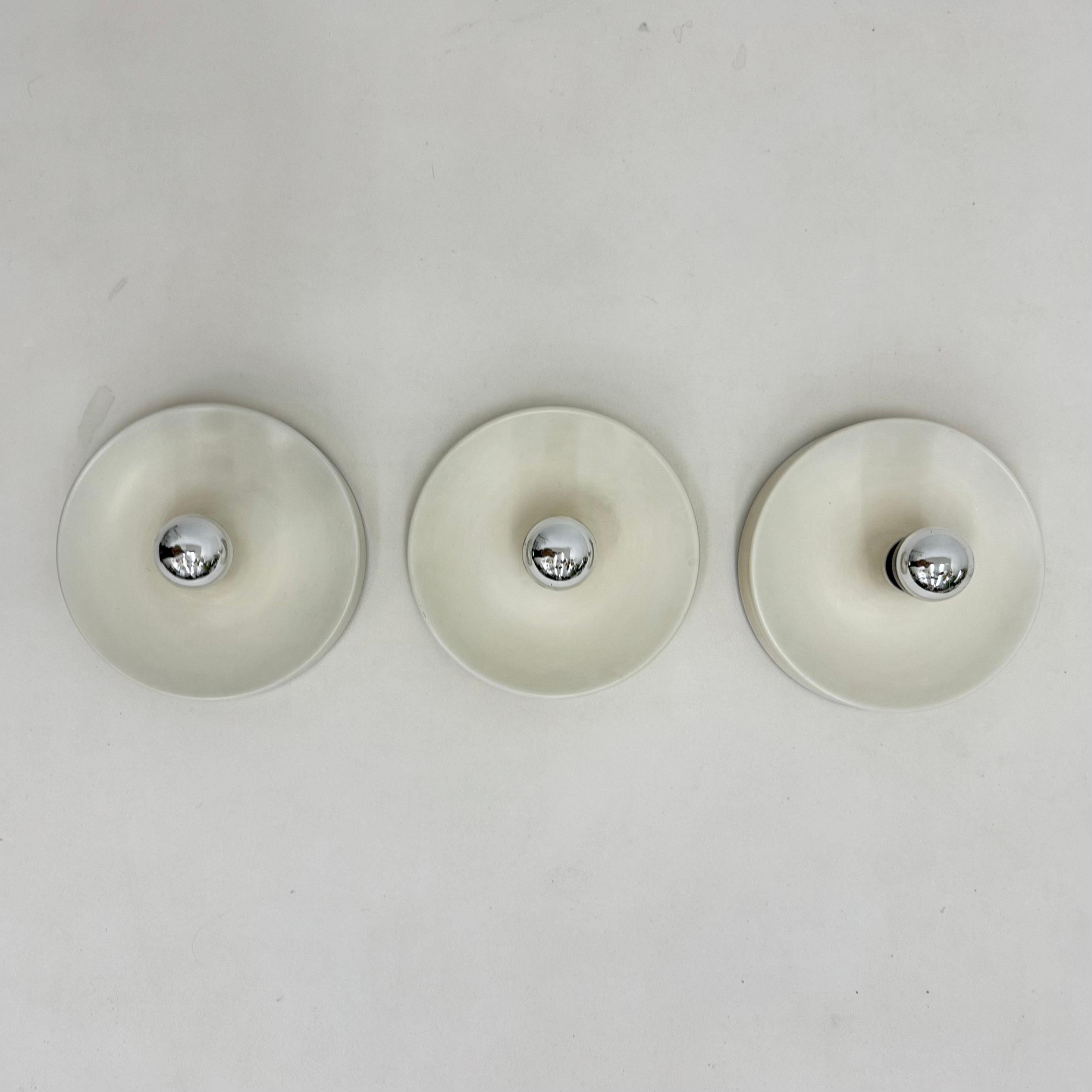 Satz von 3 Staff Leuchten-Wandleuchten, Schachtel, Charlotte Perriand zugeschrieben, 1970er Jahre (Moderne der Mitte des Jahrhunderts) im Angebot