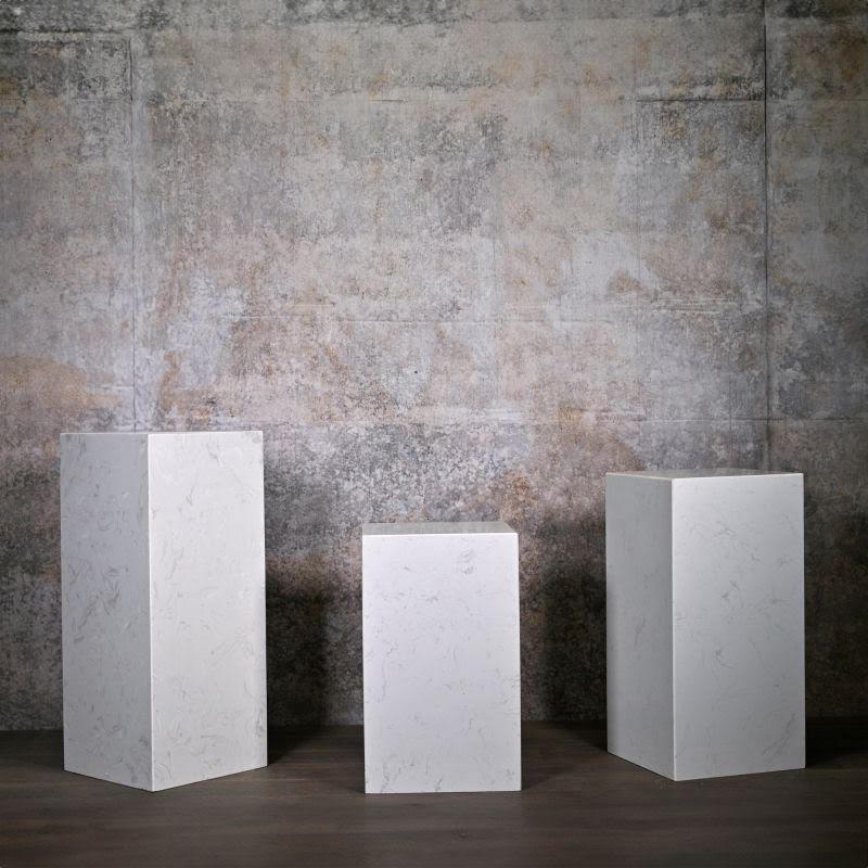 Modern Set of 3 Steles, White Marble Columns, 20th Century. For Sale
