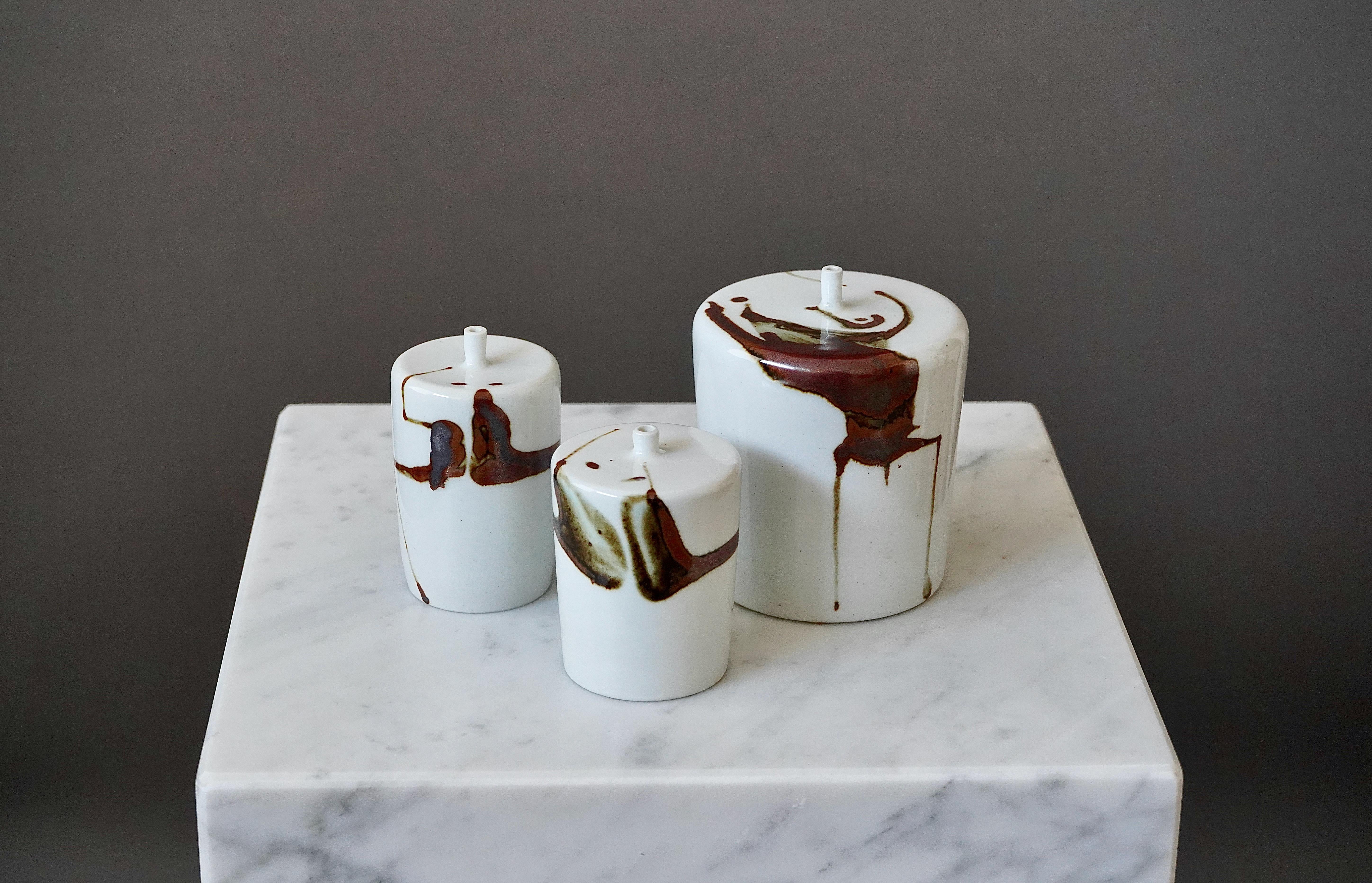 Set aus 3 Steingutvasen des schwedischen Keramikers Claes Thell (Skandinavische Moderne) im Angebot