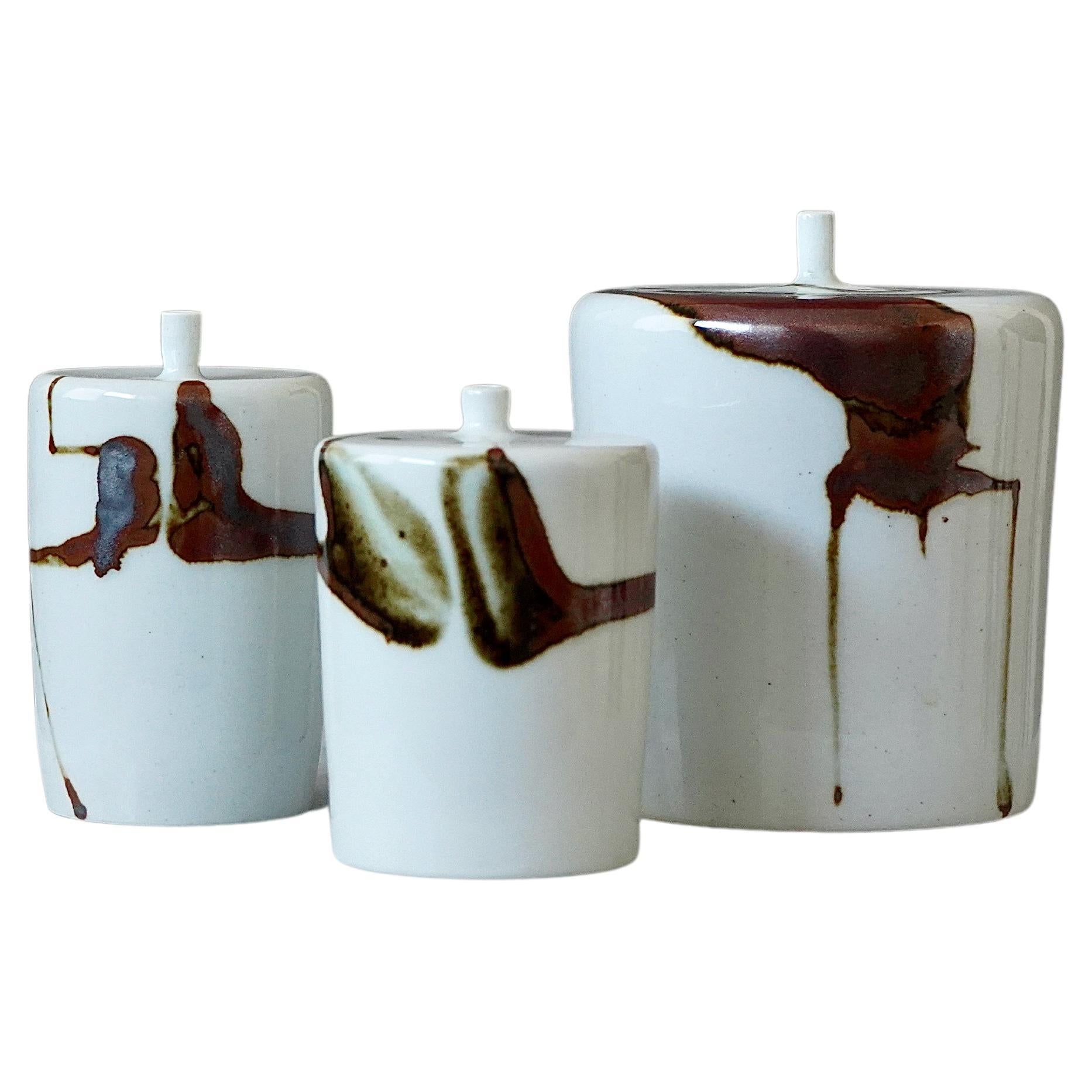 Set aus 3 Steingutvasen des schwedischen Keramikers Claes Thell im Angebot