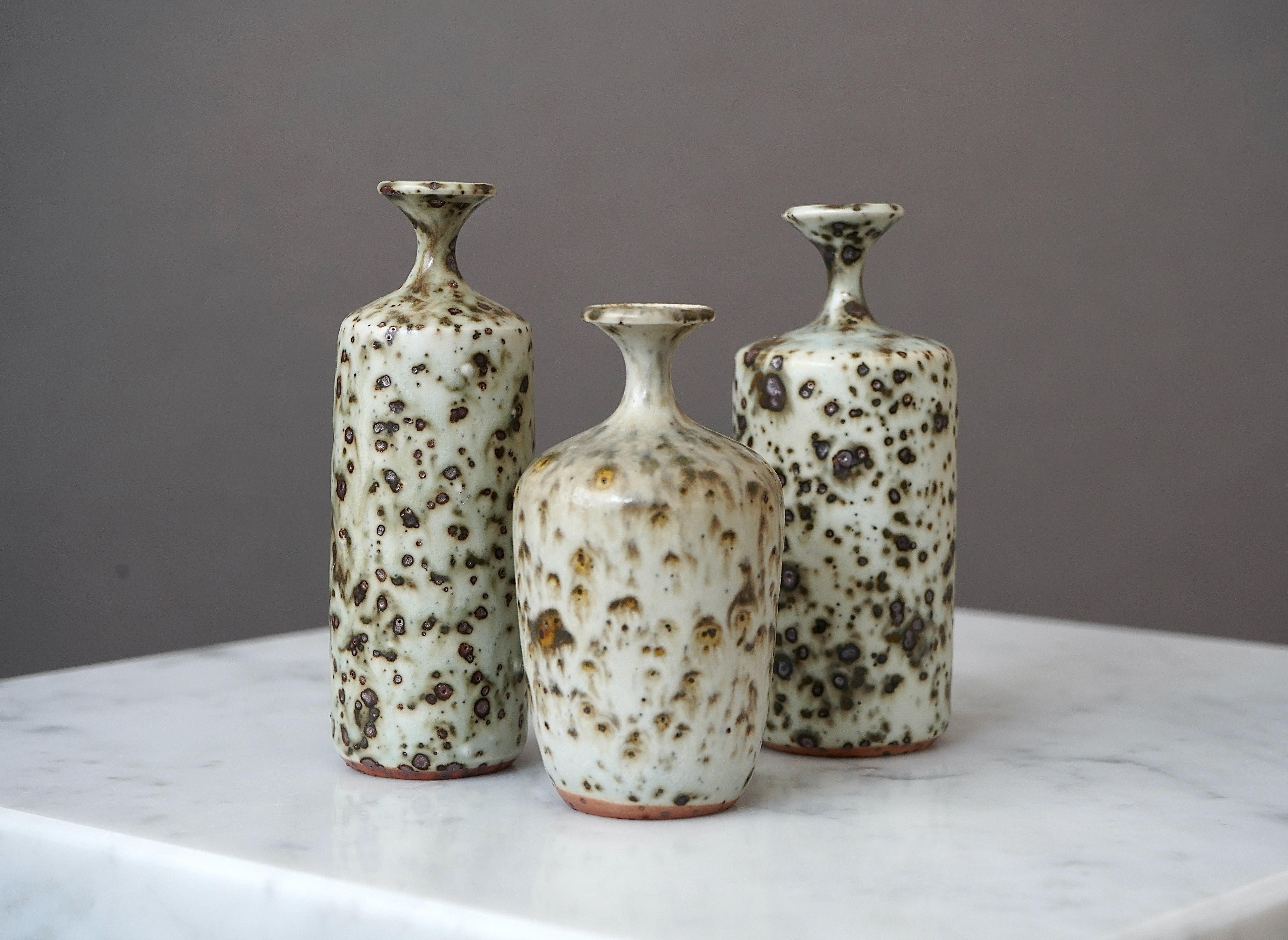 Ceramica Set di 3 vasi in gres del ceramista svedese Rolf Palm, 1973 in vendita