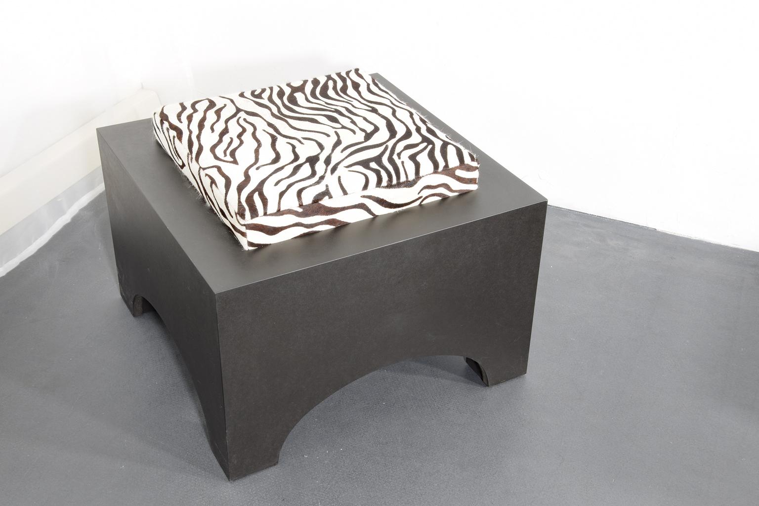 Set of 3 Stool Frames Black MDF with 2 Leather Cushions and 1 Acrylic Table Top In Good Condition For Sale In Nürnberg, Bavaria