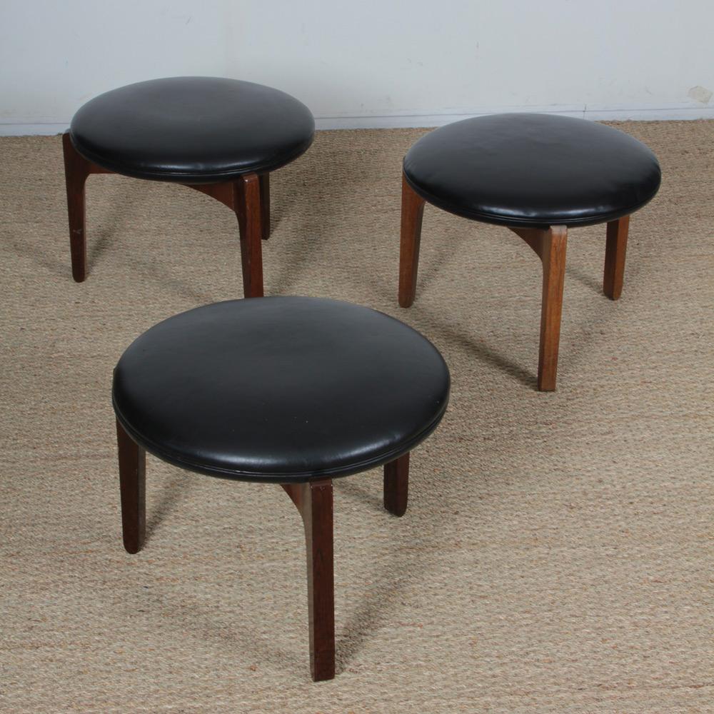 Scandinave Ensemble de 3 tabourets par Sven Ellekaer pour Christian Linneberg, 1960s en vente