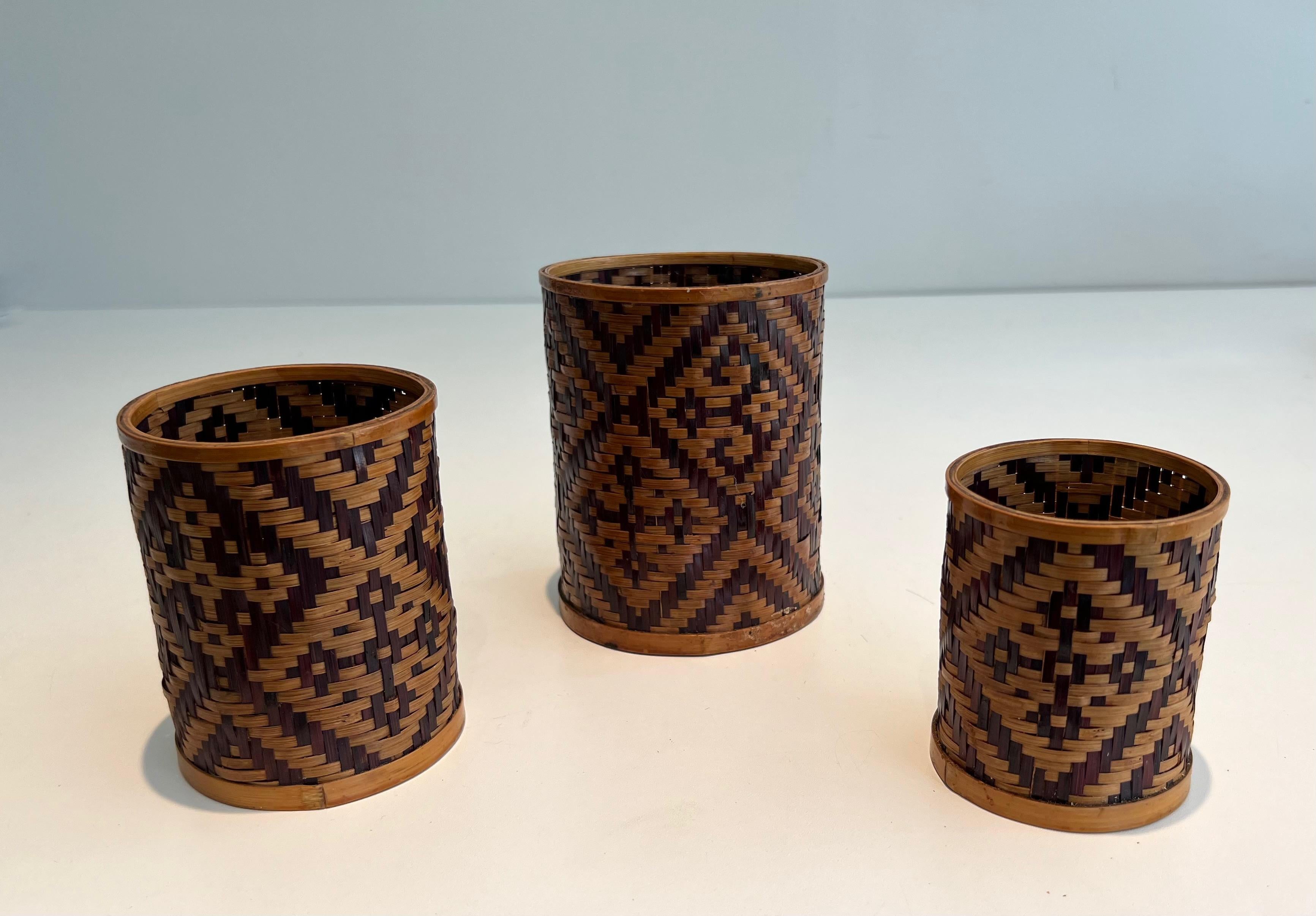 Set of 3 straw marquetry pen pots. Pots can fit into each other. French work. 6