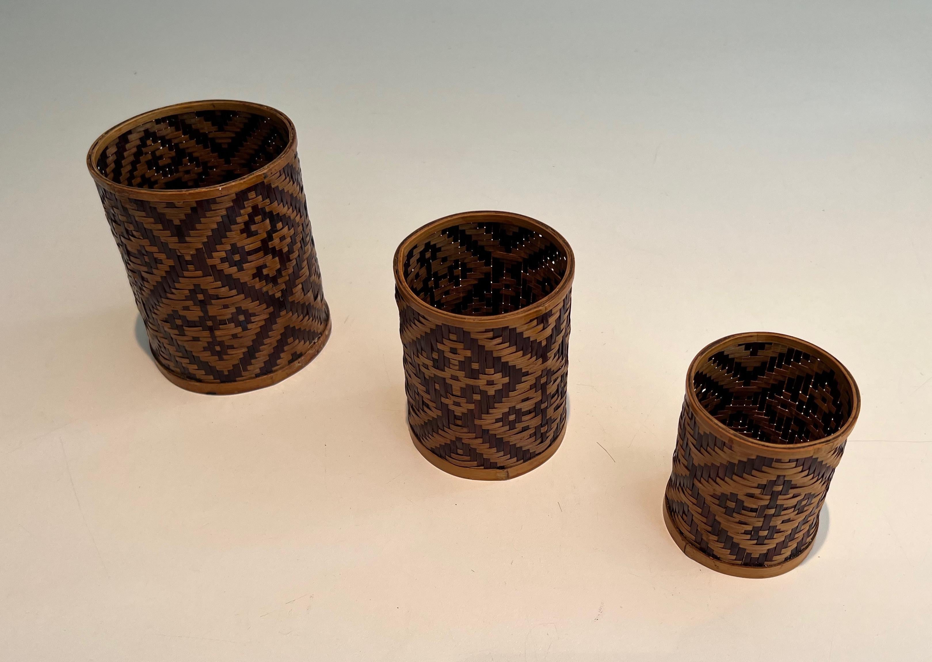 Set of 3 straw marquetry pen pots. Pots can fit into each other. French work. 7
