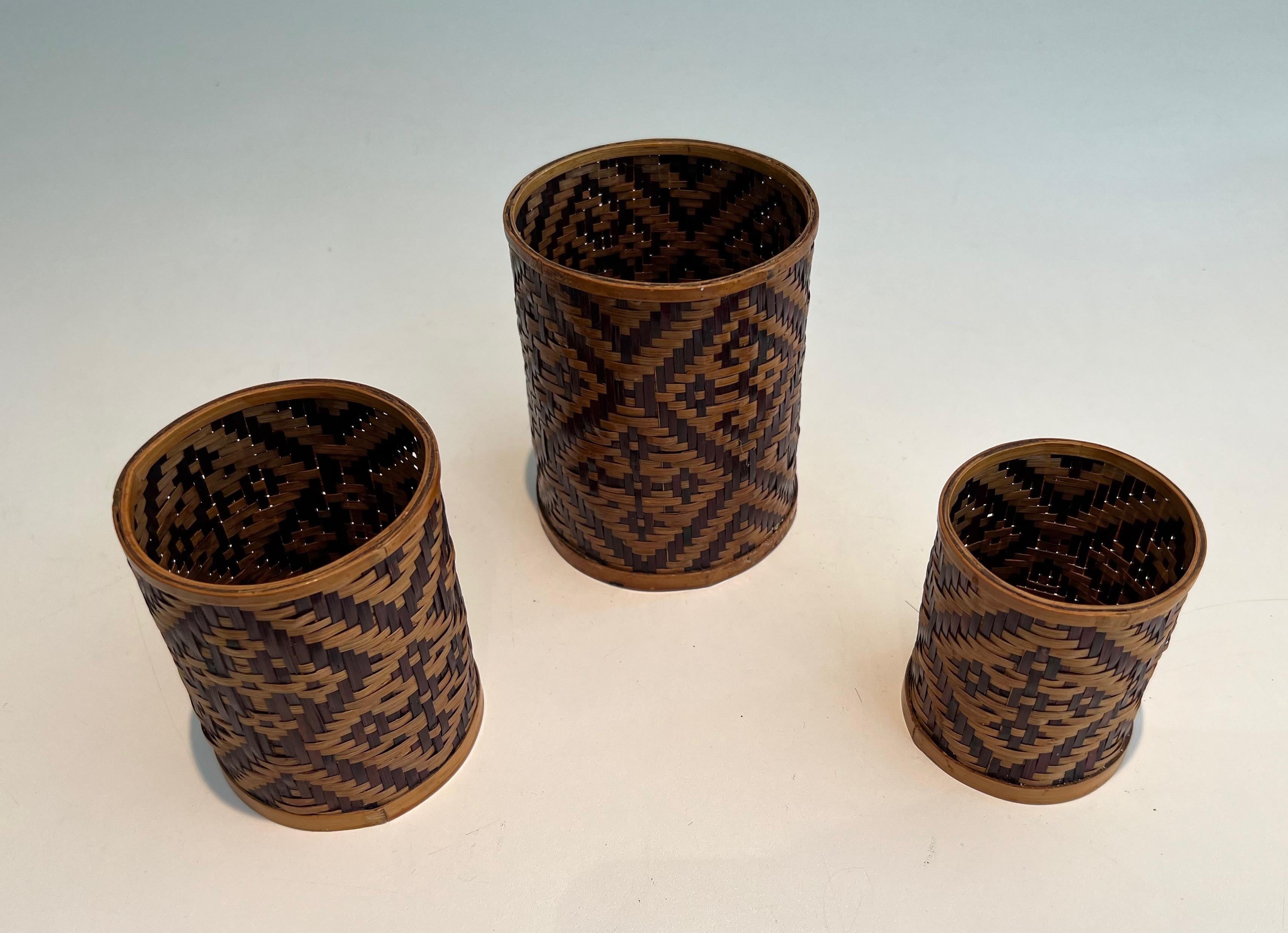 Set of 3 straw marquetry pen pots. Pots can fit into each other. French work. 10