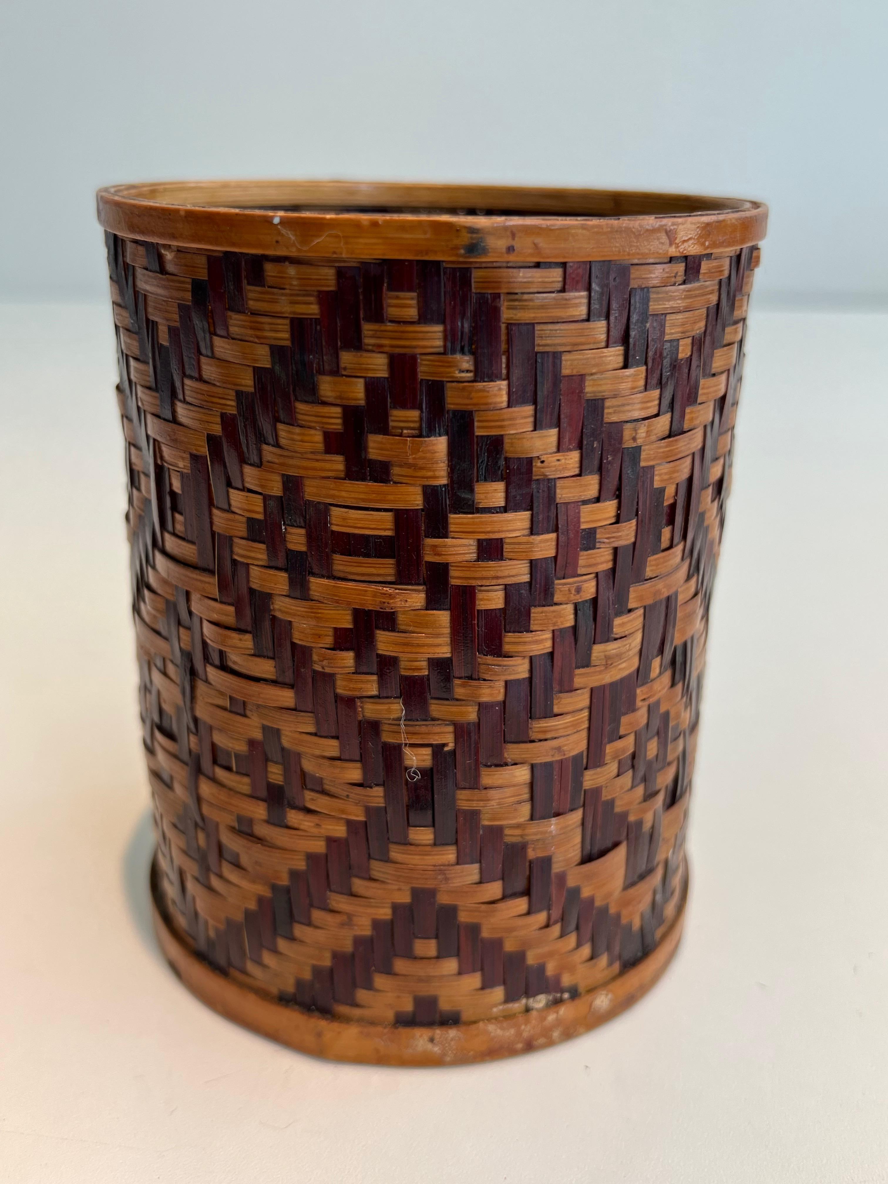 Set of 3 straw marquetry pen pots. Pots can fit into each other. French work. 2
