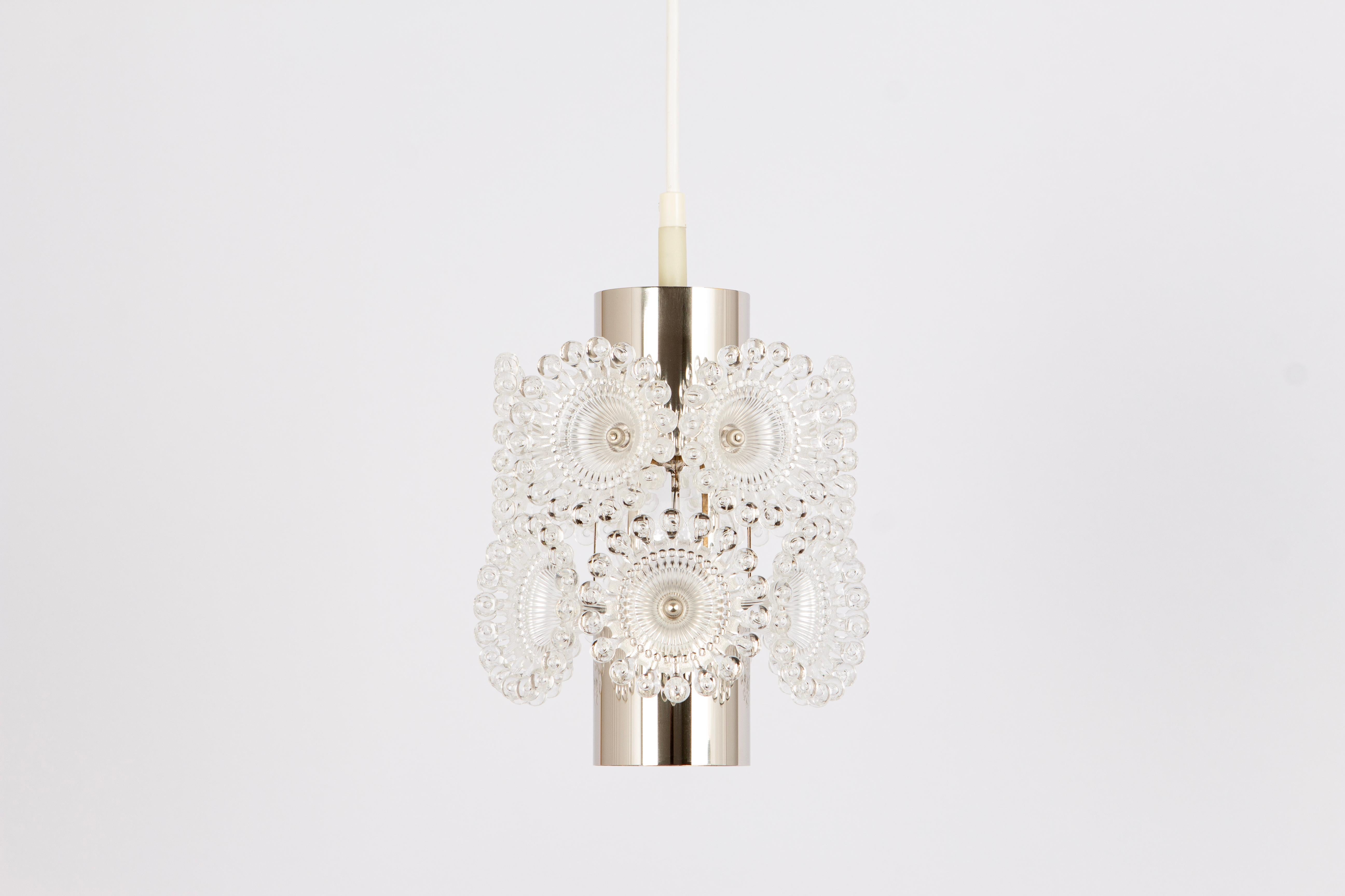 Set of 2 Stunning Petite Floral Chrome Sputnik Pendant lights, Germany, 1960s In Good Condition In Aachen, NRW