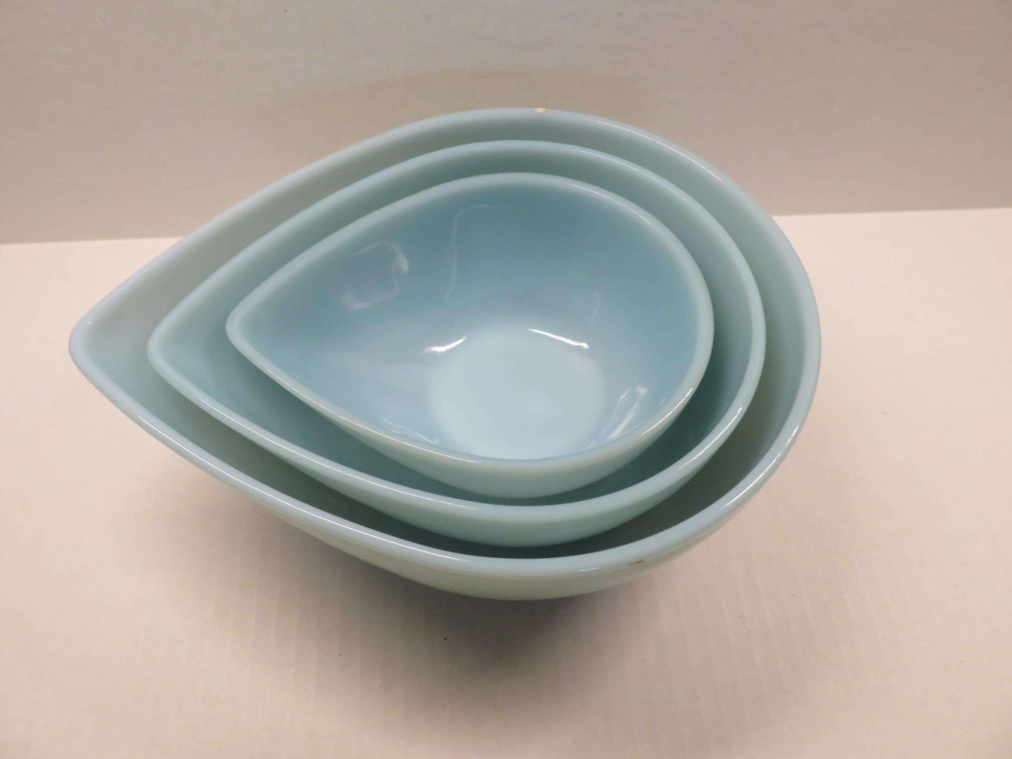 Very collectible, a set of Swedish Modern Fire King Delphite blue teardrop glass stacking bowls.  From 1950s, modern and useful, set of 3 oven safe mixing bowls in a lovely baby blue color and teardrop shape.  All in very good condition with no sign