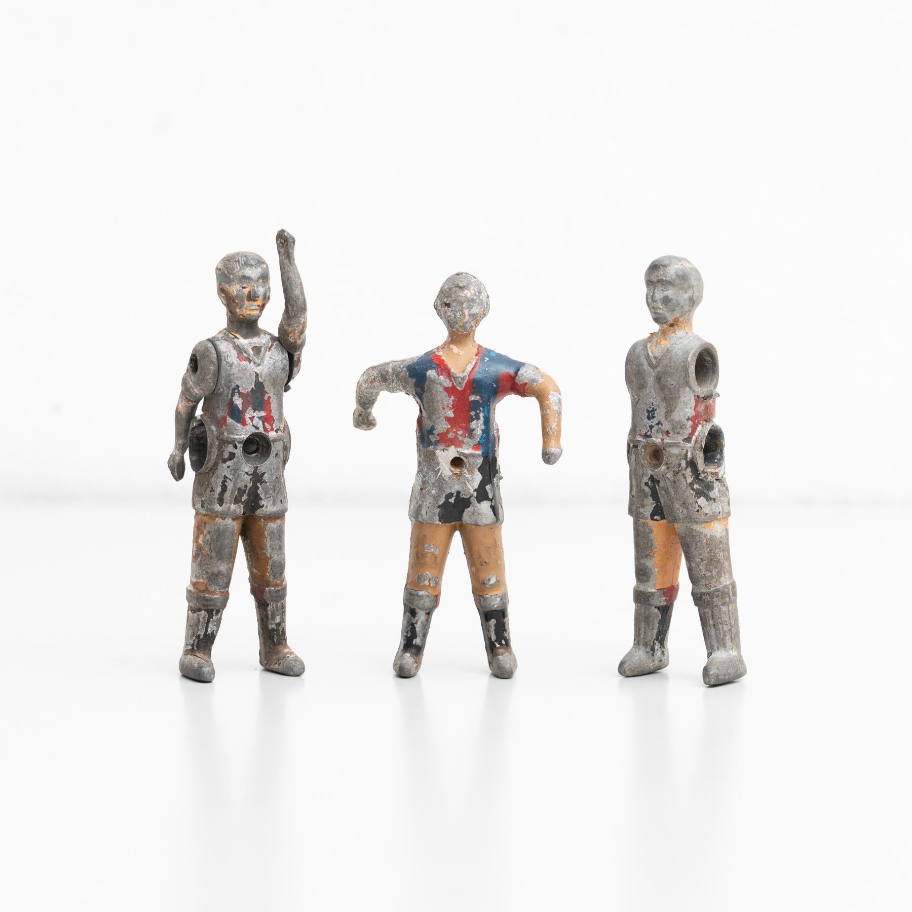 Jeu de trois joueurs de baby-foot. Les figurines traditionnelles en fer utilisées pour jouer à ce jeu espagnol classique 