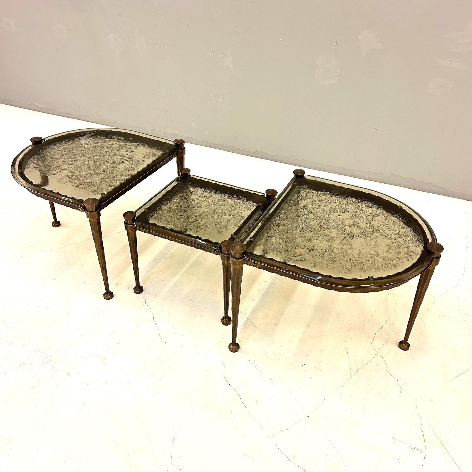 Verre fumé Set of 3 Tables en vente