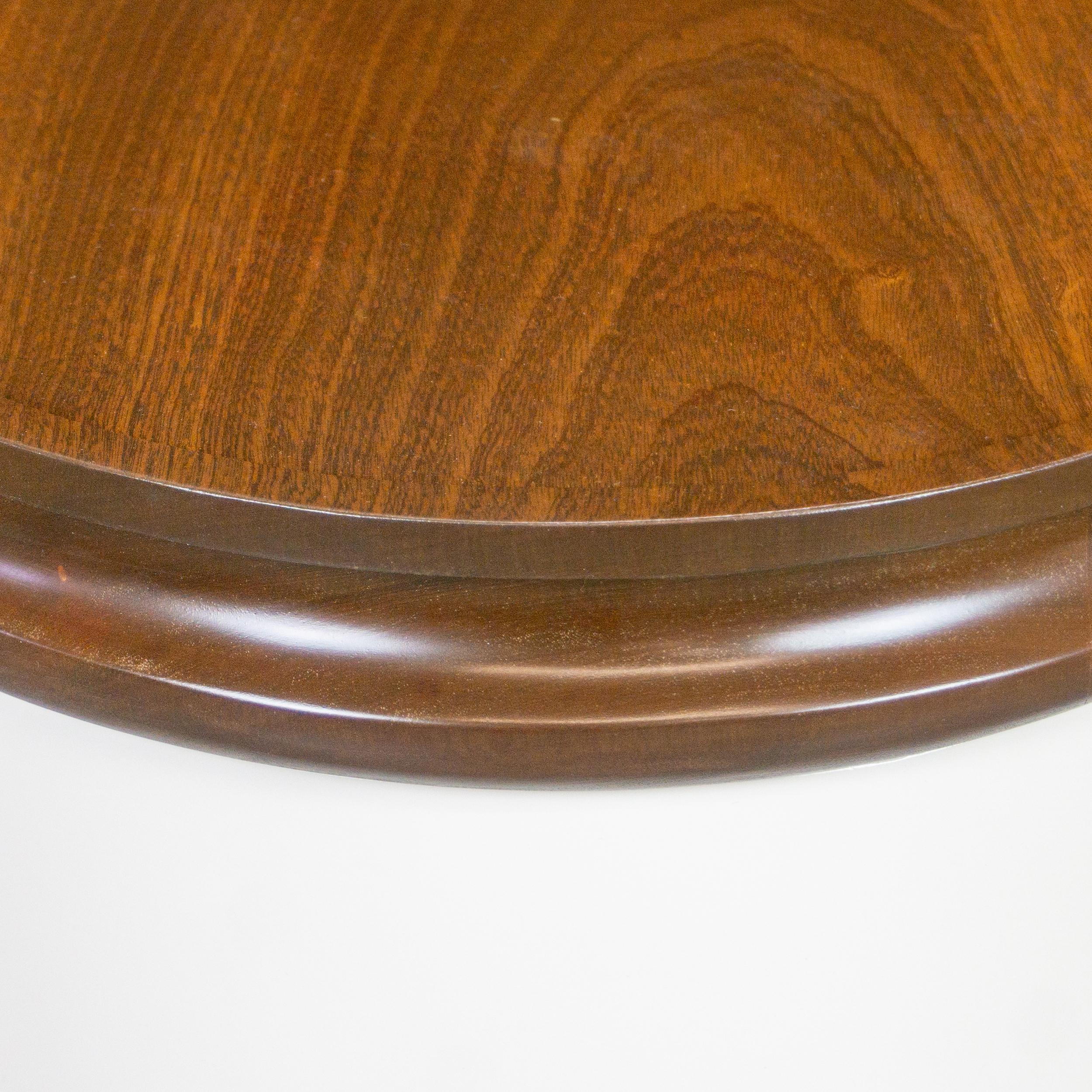 Ensemble de 3 tables avec laque bicolore et plateaux en noyer massif façonné en vente 4