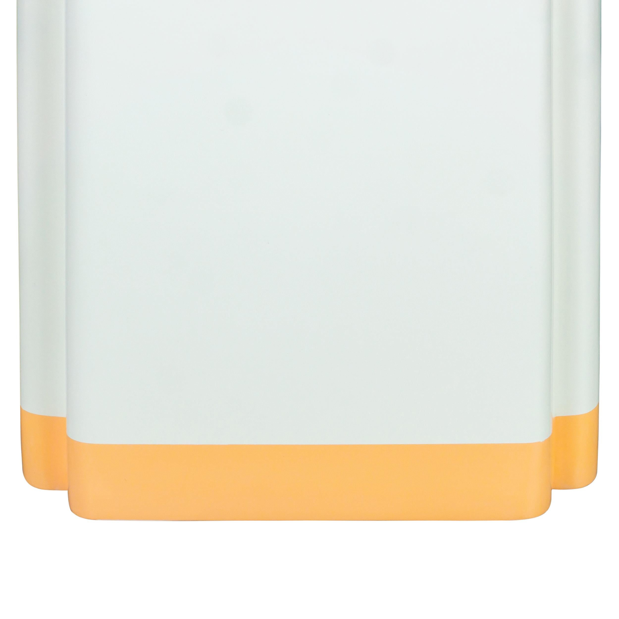 Ensemble de 3 tables avec laque bicolore et plateaux en noyer massif façonné en vente 5