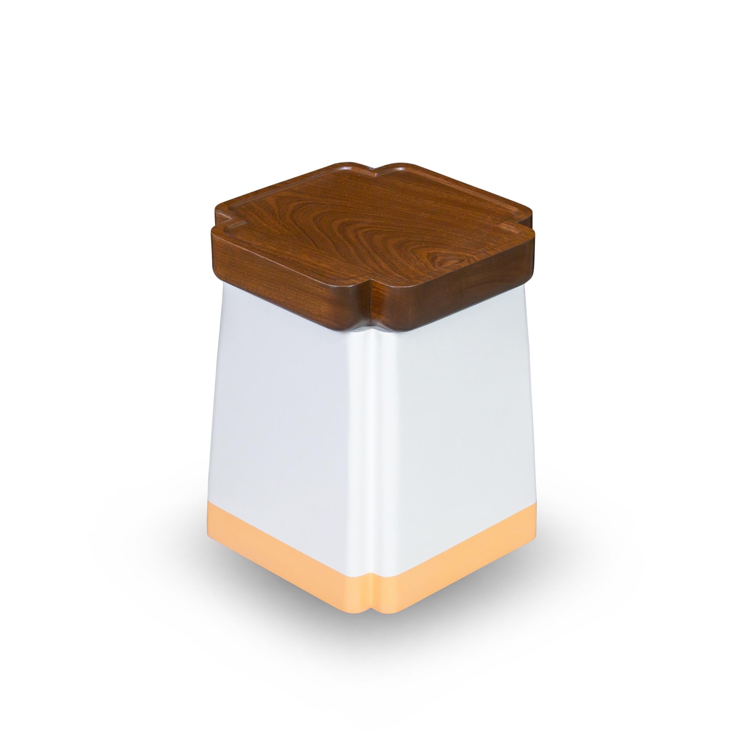 Ensemble de 3 tables avec laque bicolore et plateaux en noyer massif façonné Neuf - En vente à Greenwich, CT