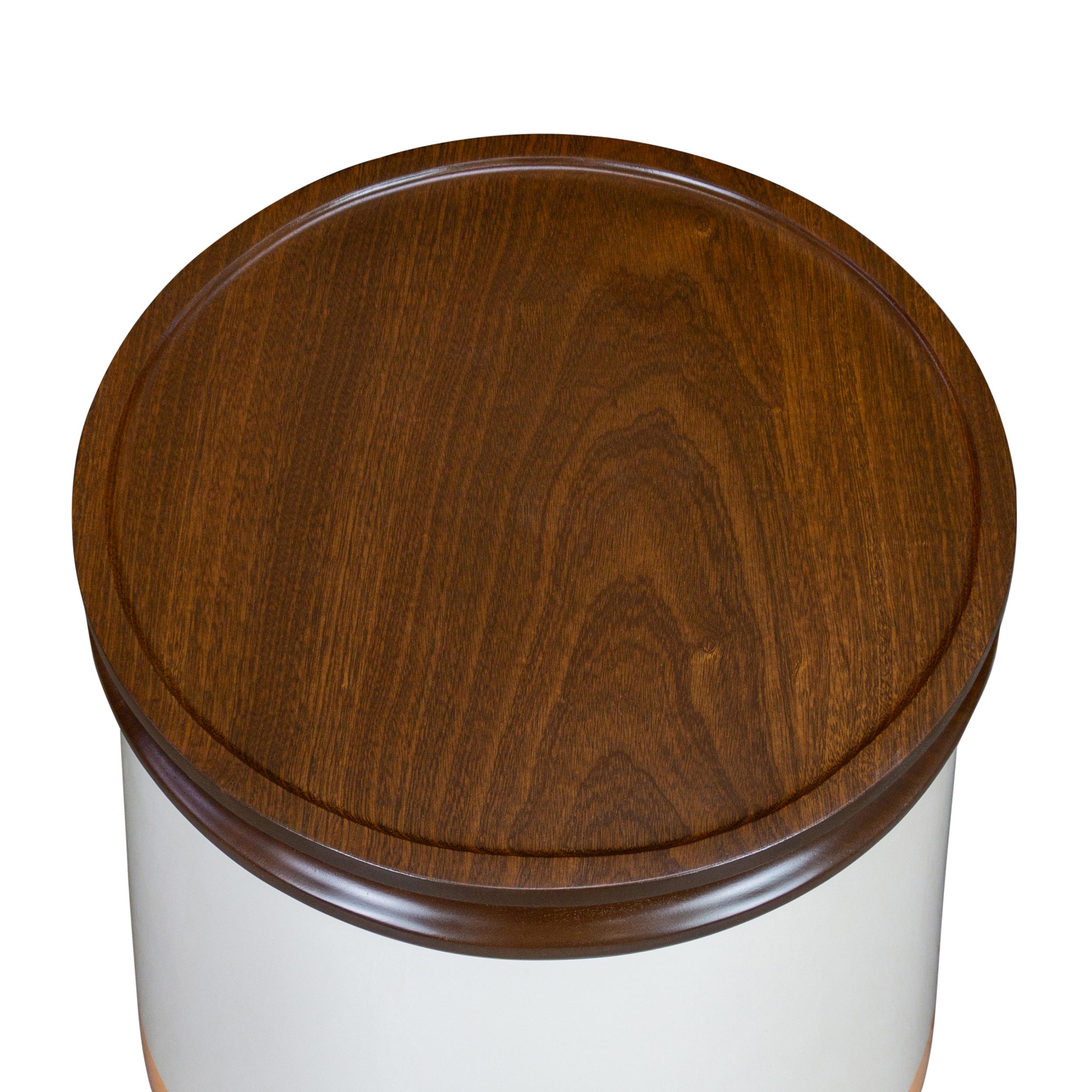 Ensemble de 3 tables avec laque bicolore et plateaux en noyer massif façonné en vente 1