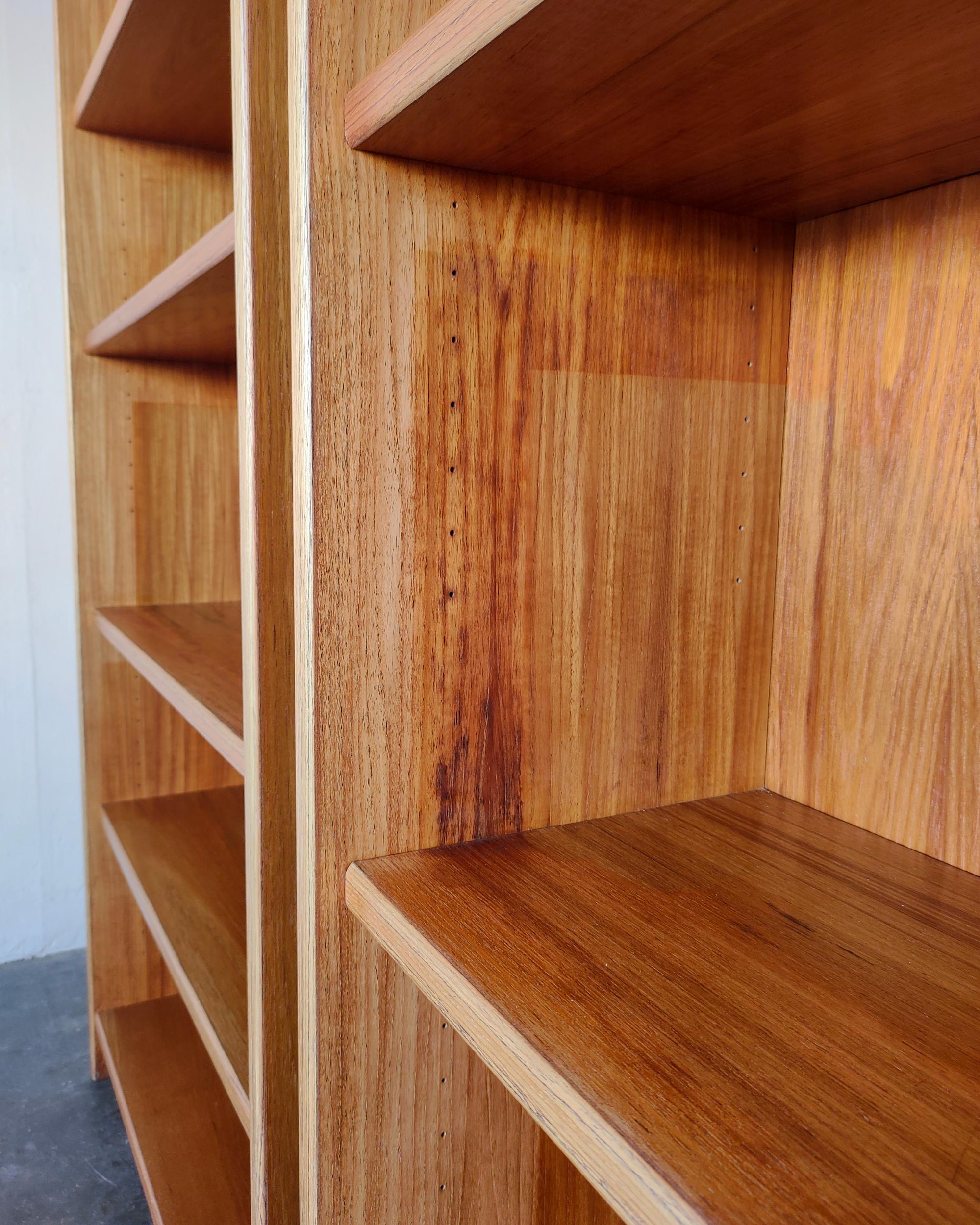 Set of 3 Tall Teak Mid-Century Danish Modern Bookshelves Bookcases In Good Condition In Hawthorne, CA