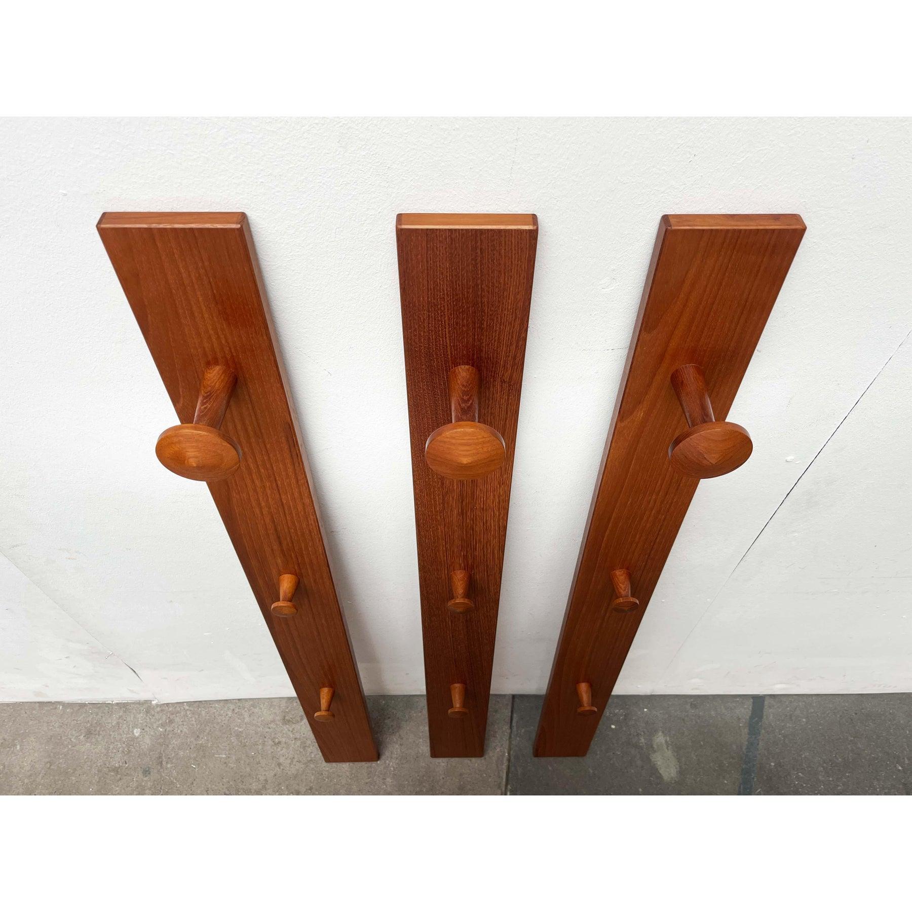 Set di 3 appendiabiti in teak di Aksel Kjersgaard per Odder Furniture, anni '60 in vendita 5